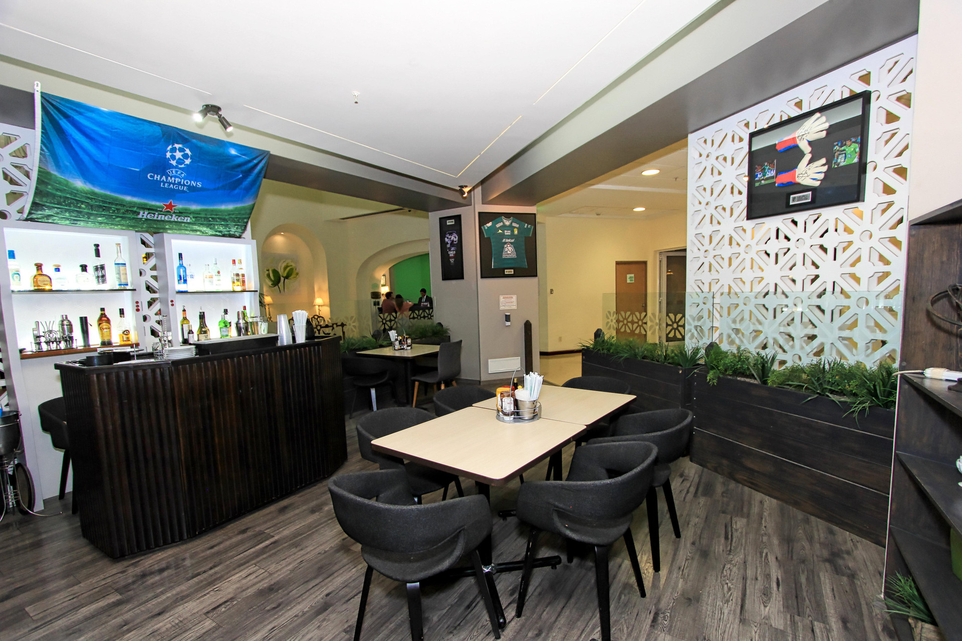 Bar/Salón Holiday Inn Convention Center by IHG