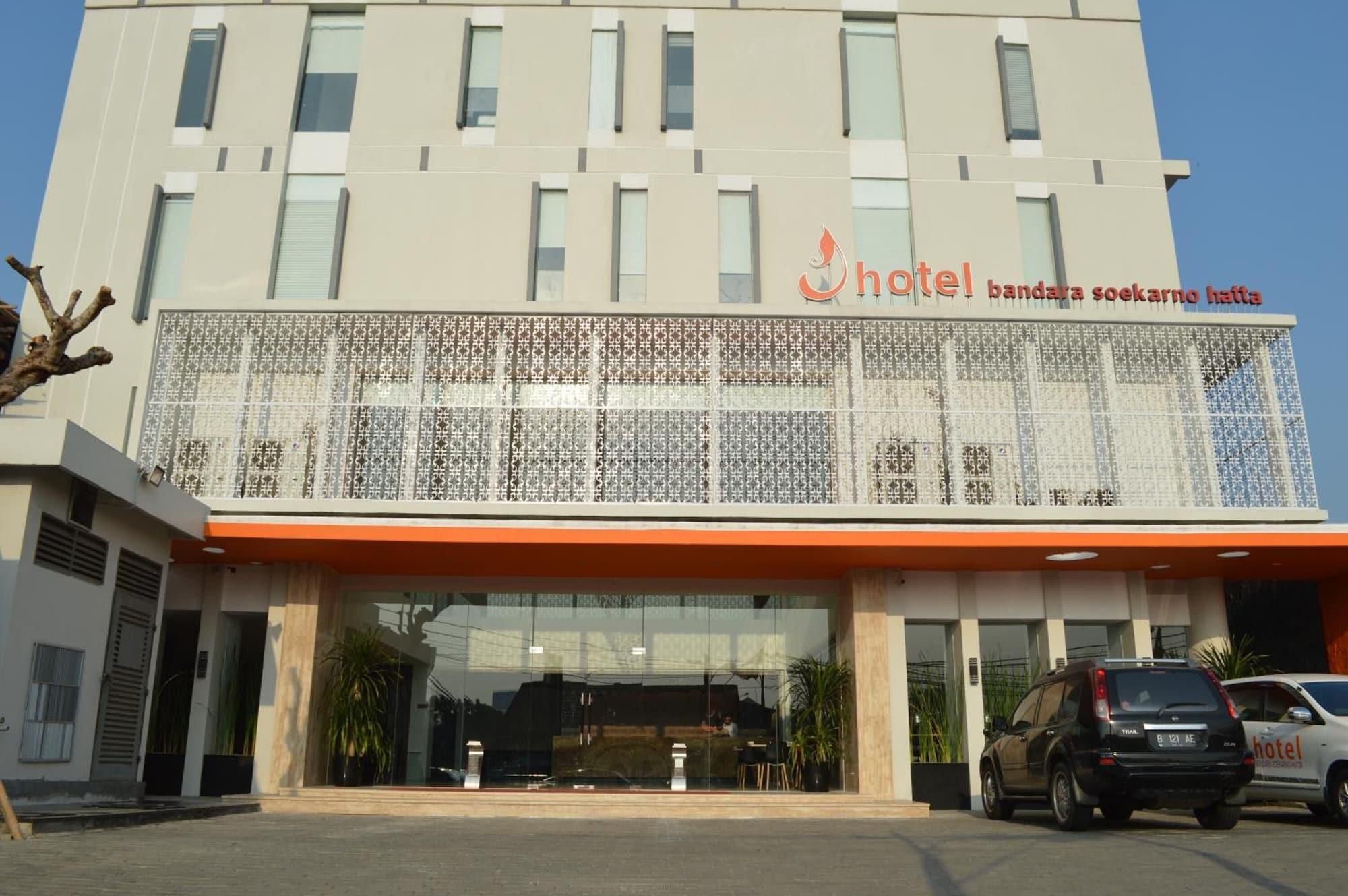 Vista Exterior J Hotel Bandara Soekarno Hatta