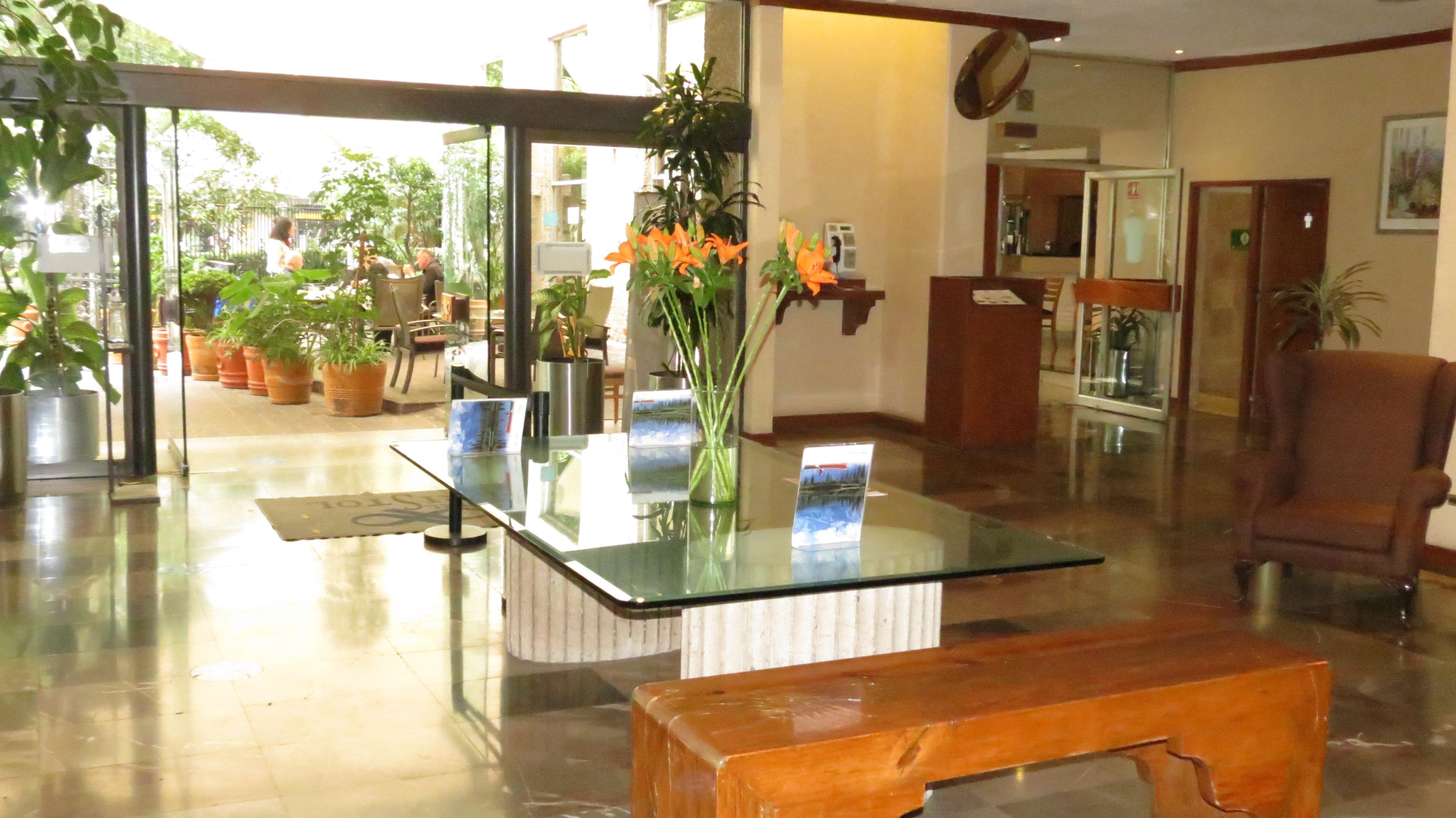 Vista Lobby Bristol Hotel