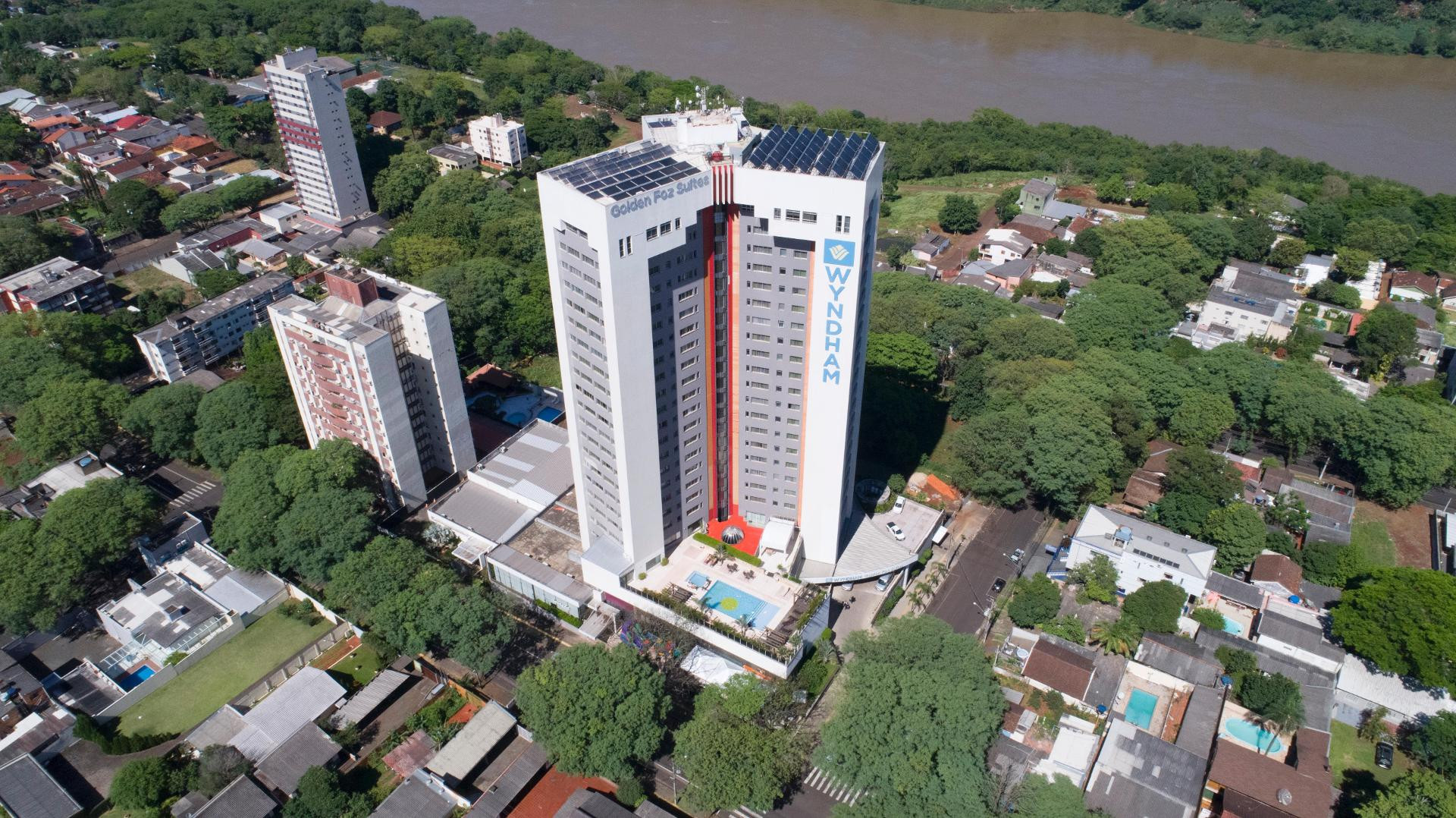 Vista Exterior Wyndham Golden Foz Suites