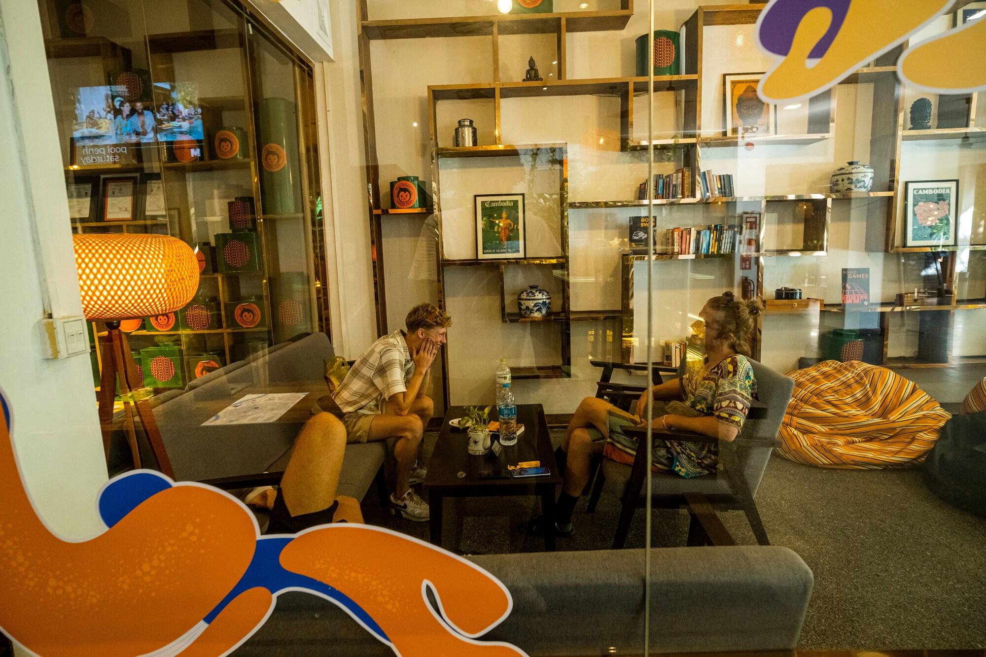 Vista Lobby Mad Monkey Phnom Penh - Hostel