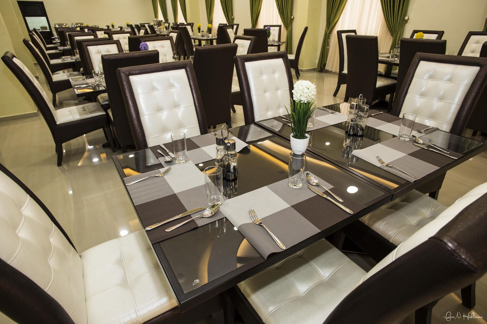 Restaurant Queen Plaza Hotel