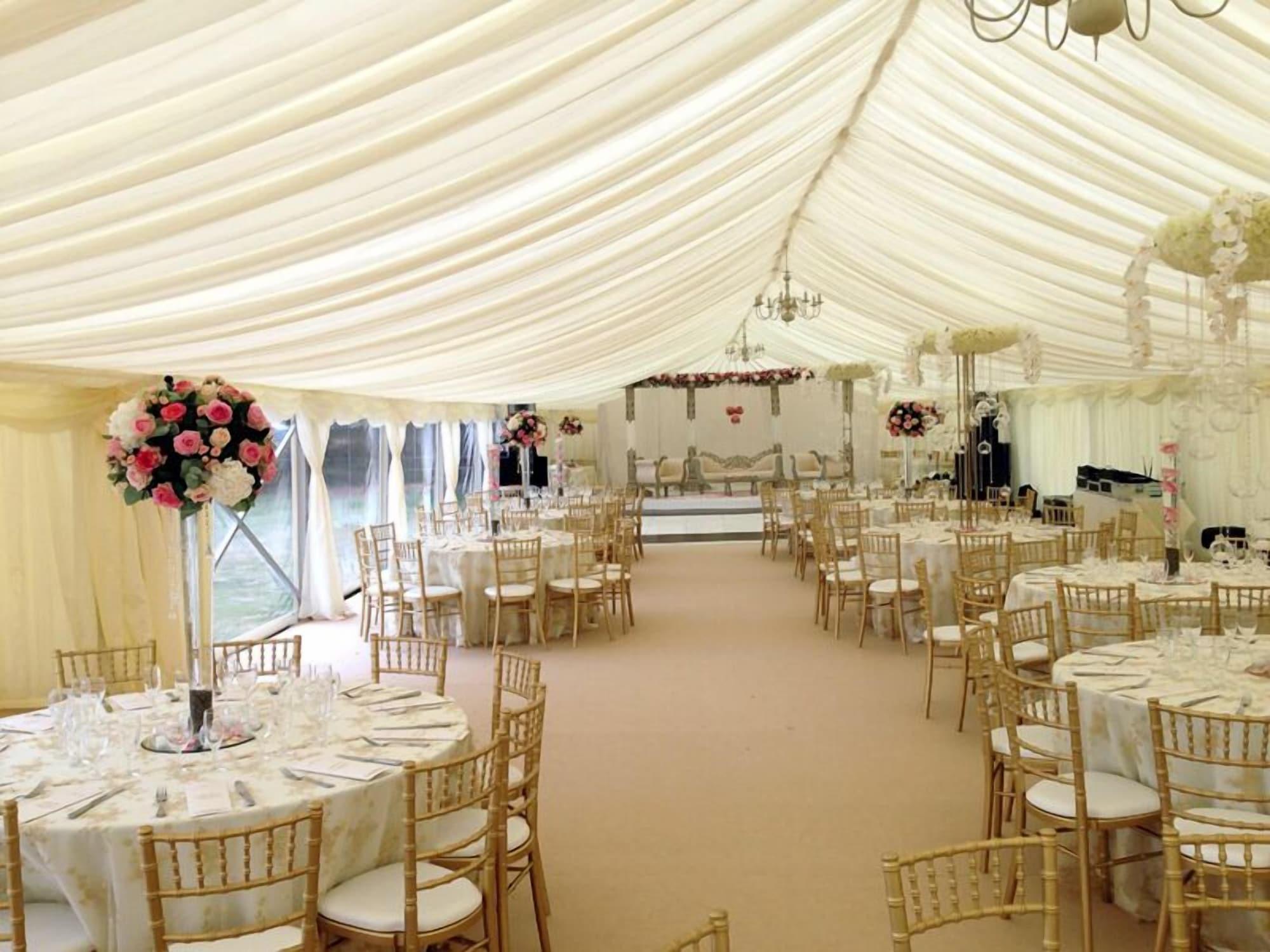 Salón de Baile Bed and Breakfast Dunsfold