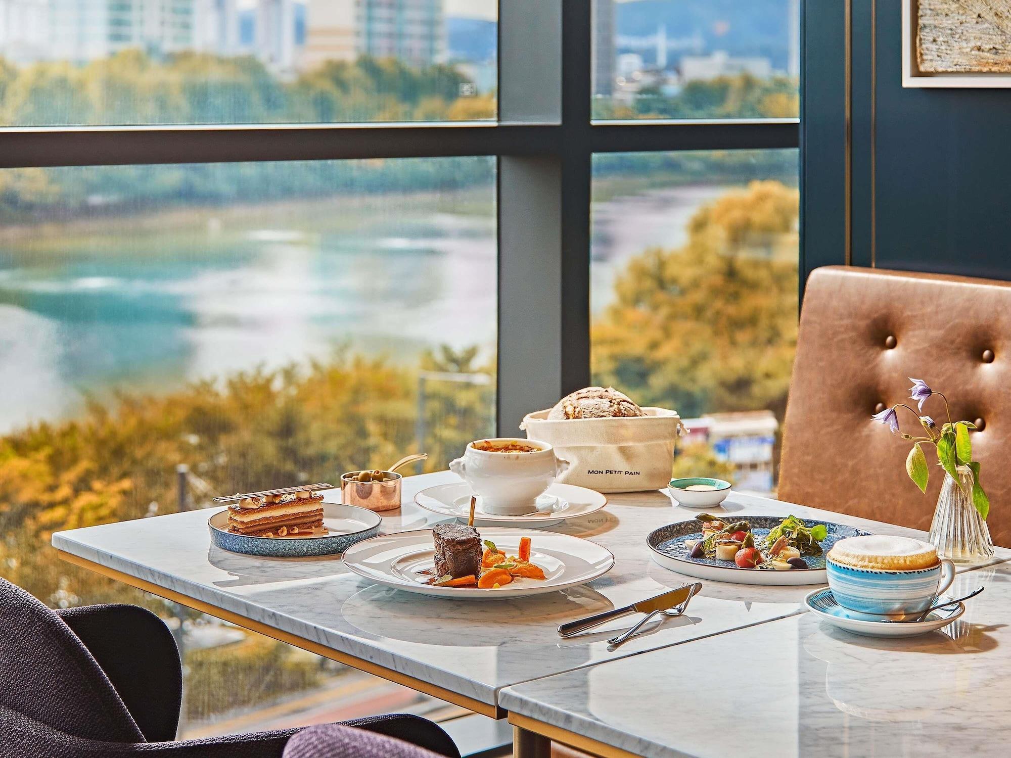 Restaurant Sofitel Ambassador Seoul Hotel & Serviced Residences