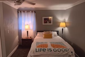 Alquiler Vacacional - A GARDEN COTTAGE in the City !