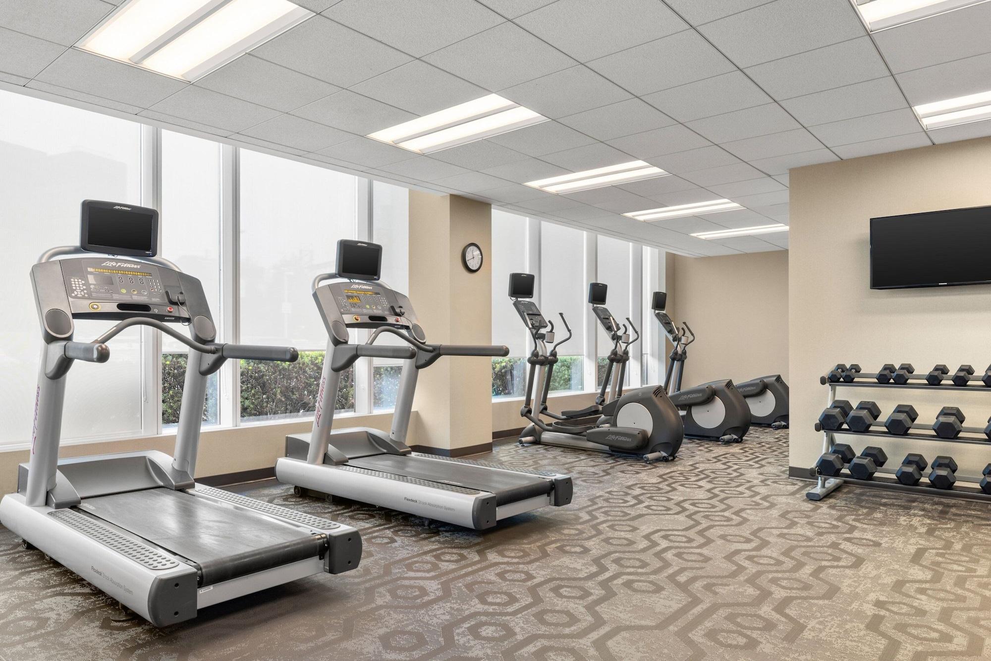 Gimnasio Residence Inn New York The Bronx At Metro Center Atrium