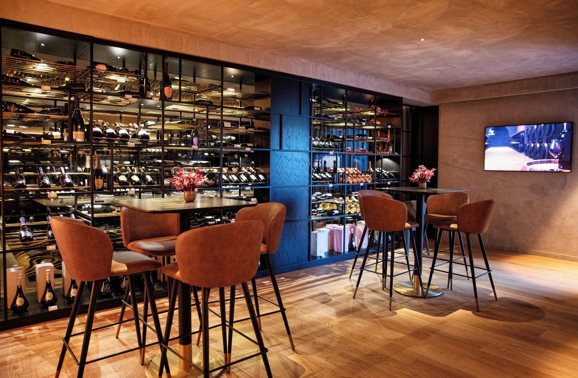 Bar/Salón Palatial Suites