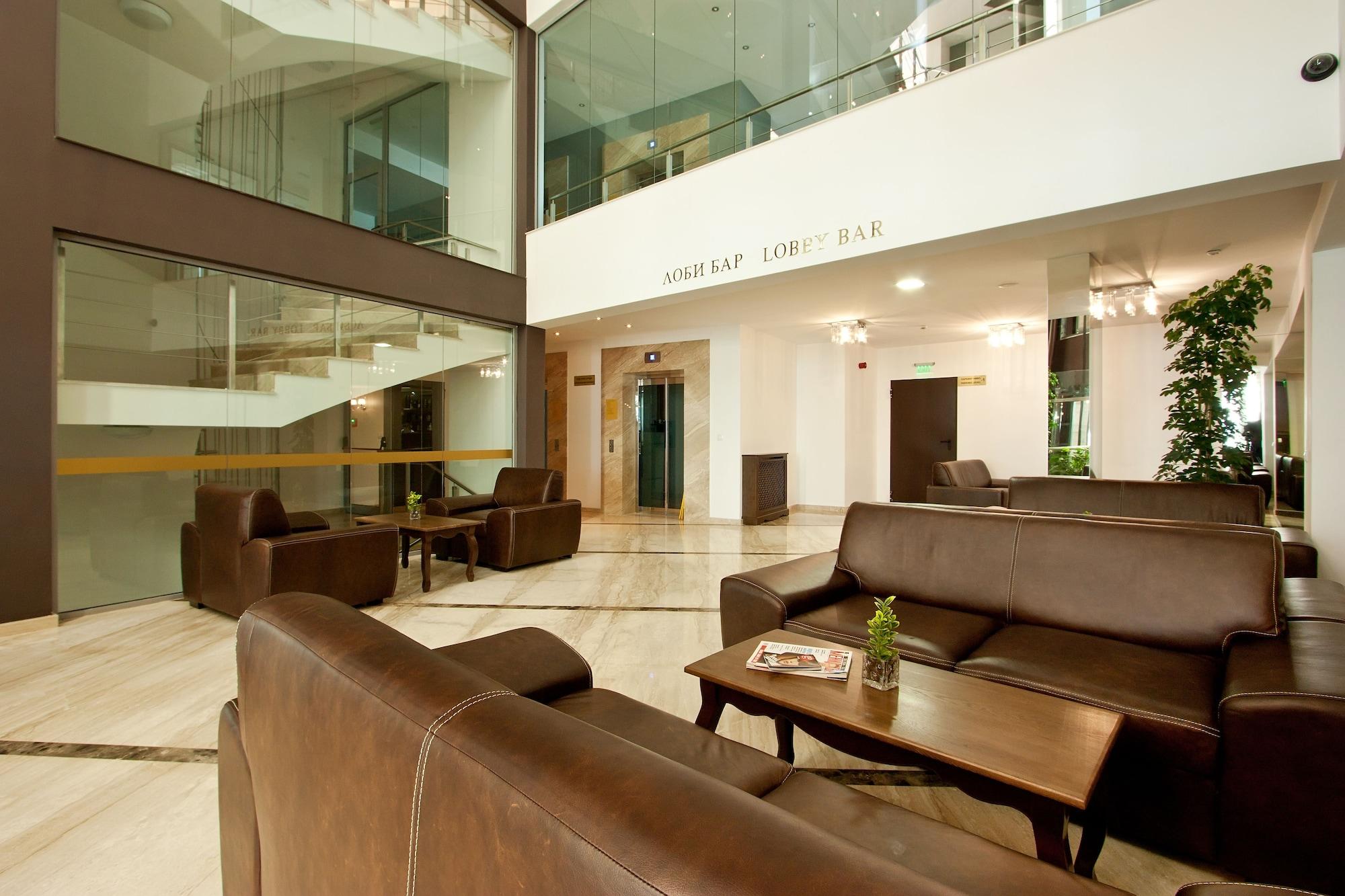 Vista Lobby Earth and People Hotel & Spa