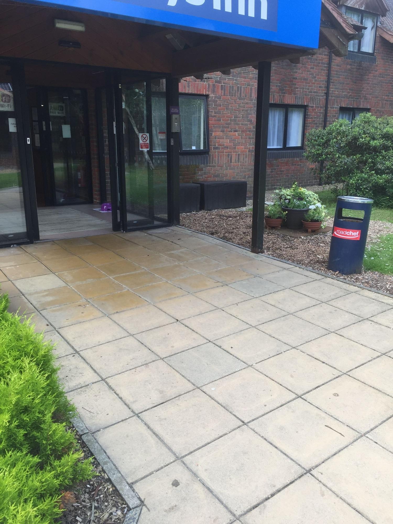 Vista Lobby Days Inn by Wyndham Maidstone