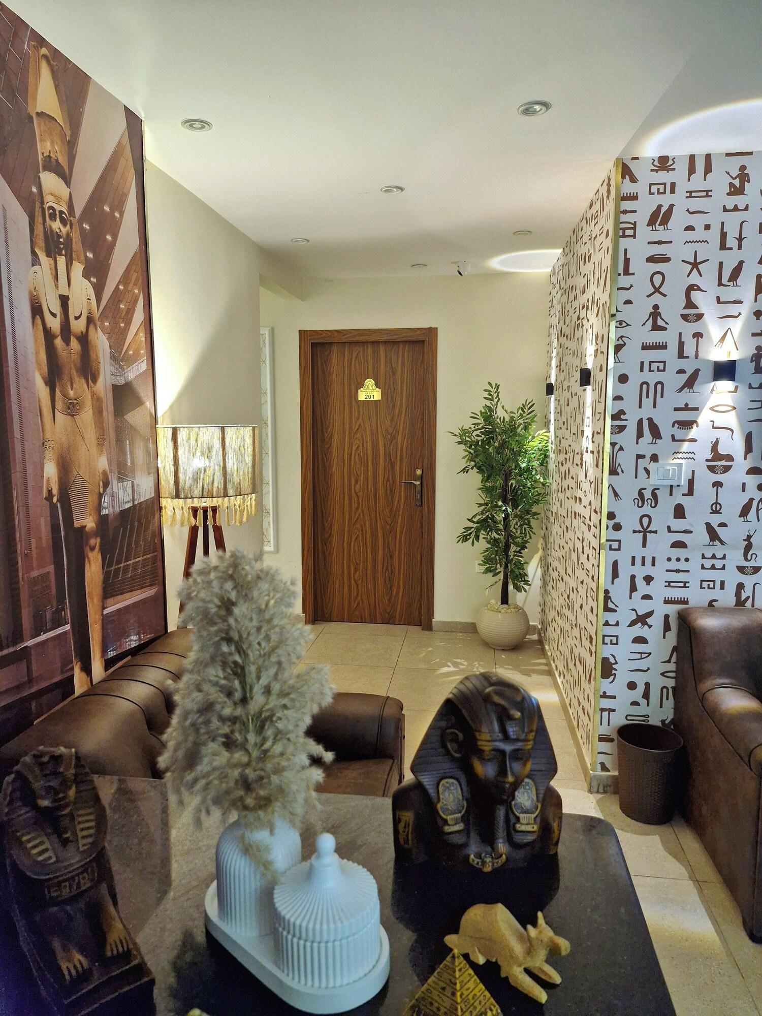 Vista Lobby Miami Pyramids View