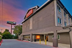 Alojamiento - Orangewood Inn & Suites Midtown