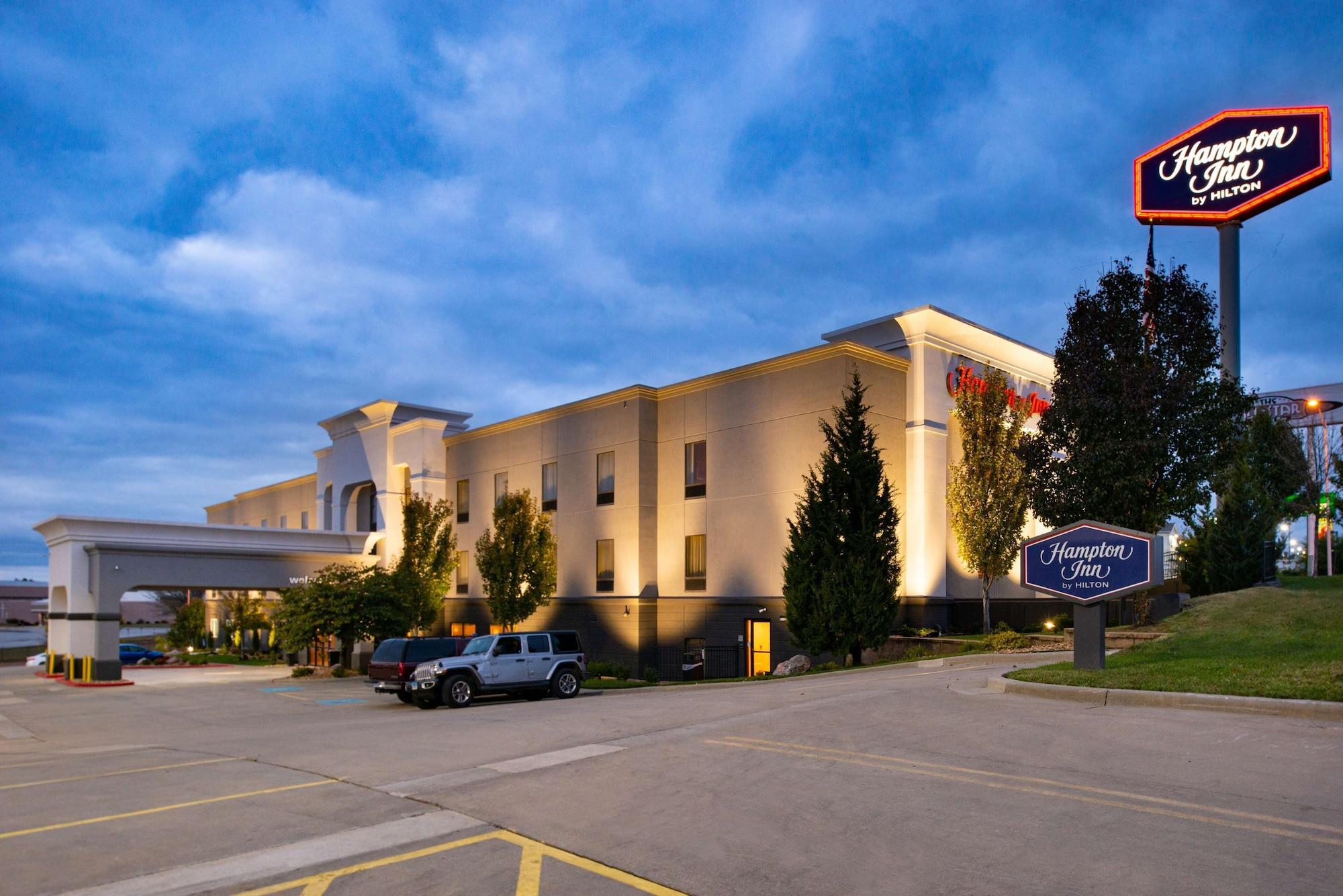 Vista Exterior Hampton Inn Kansas City Northeast