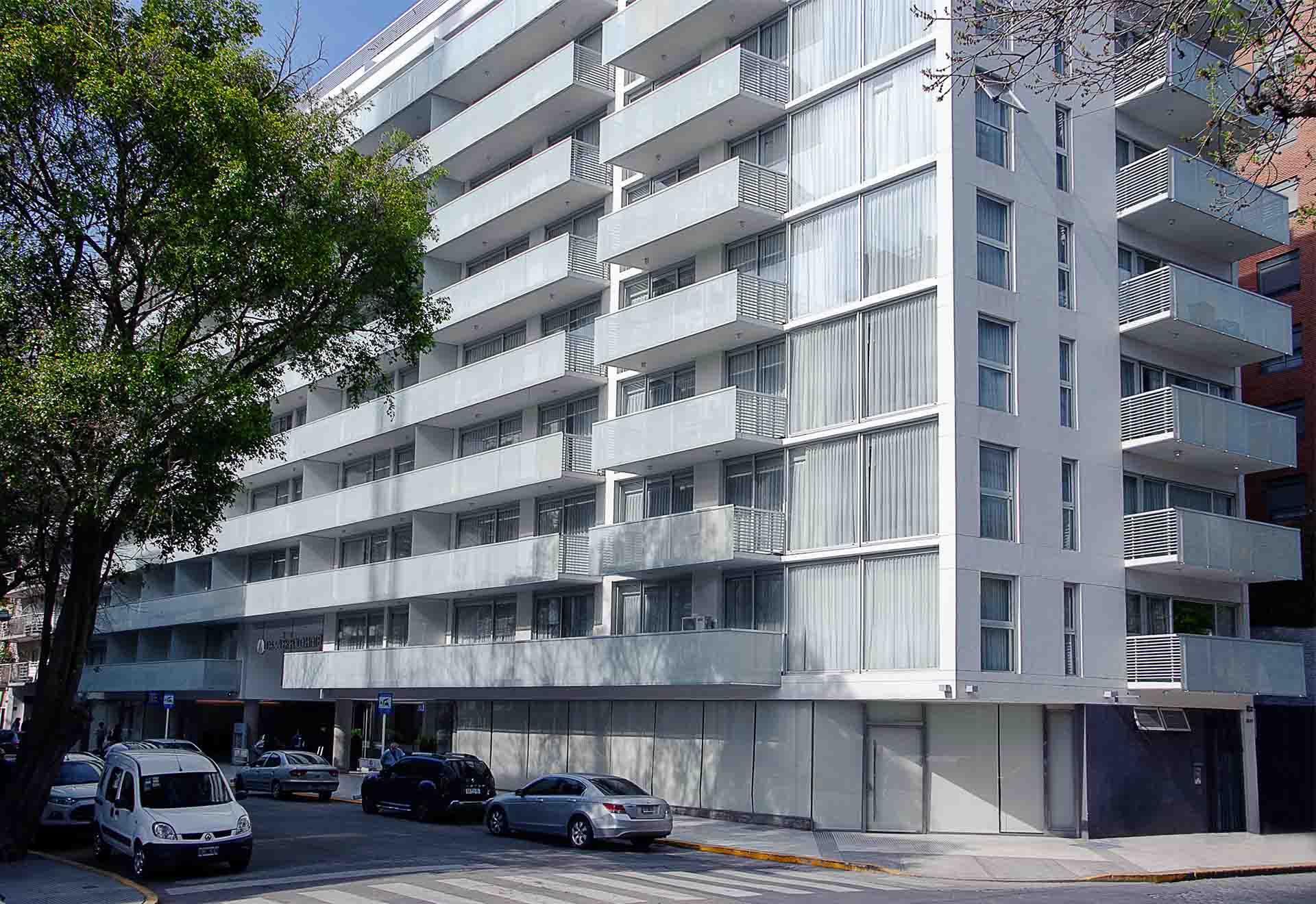 Vista Exterior Dazzler by Wyndham Polo