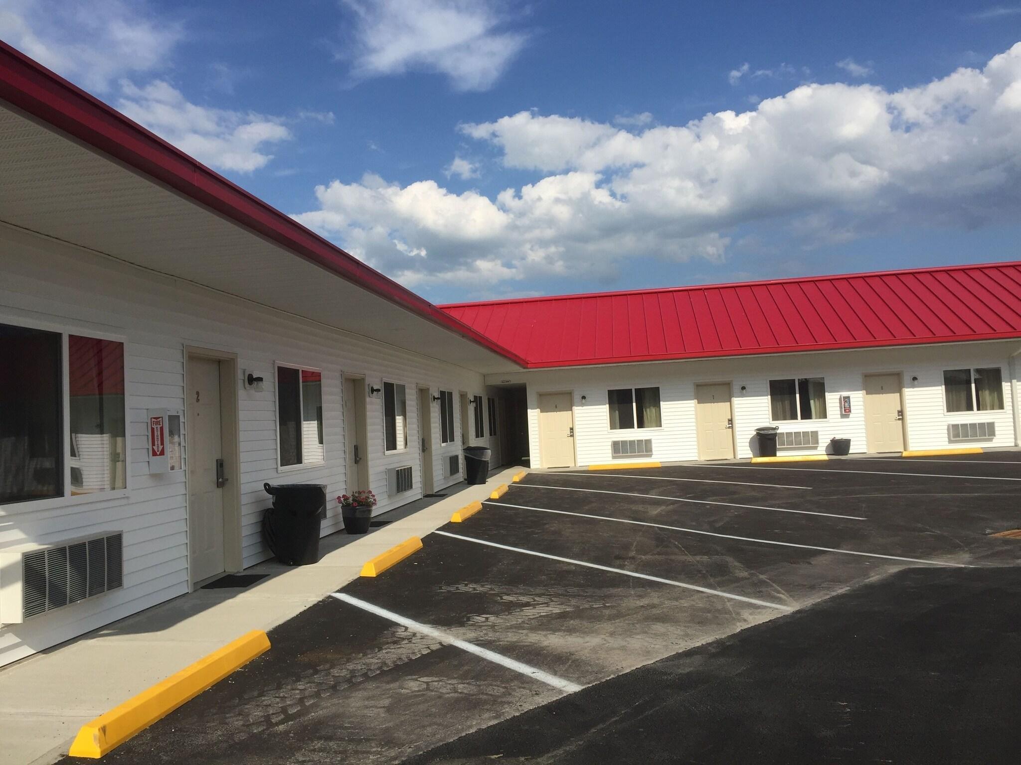 Vista Lobby Apple Inn and Suites Cooperstown Area