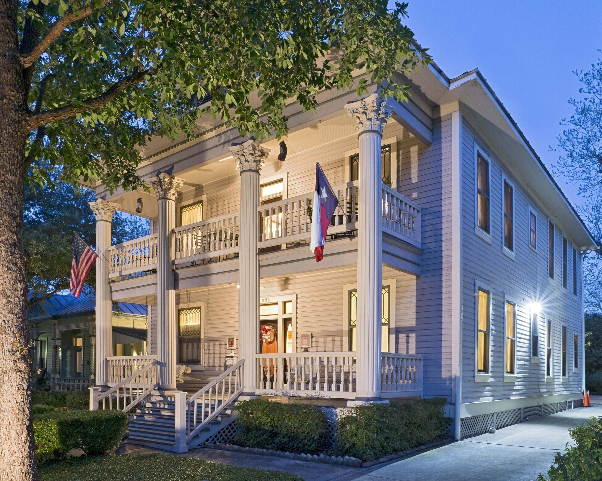 Varios Brackenridge House Bed & Breakfast