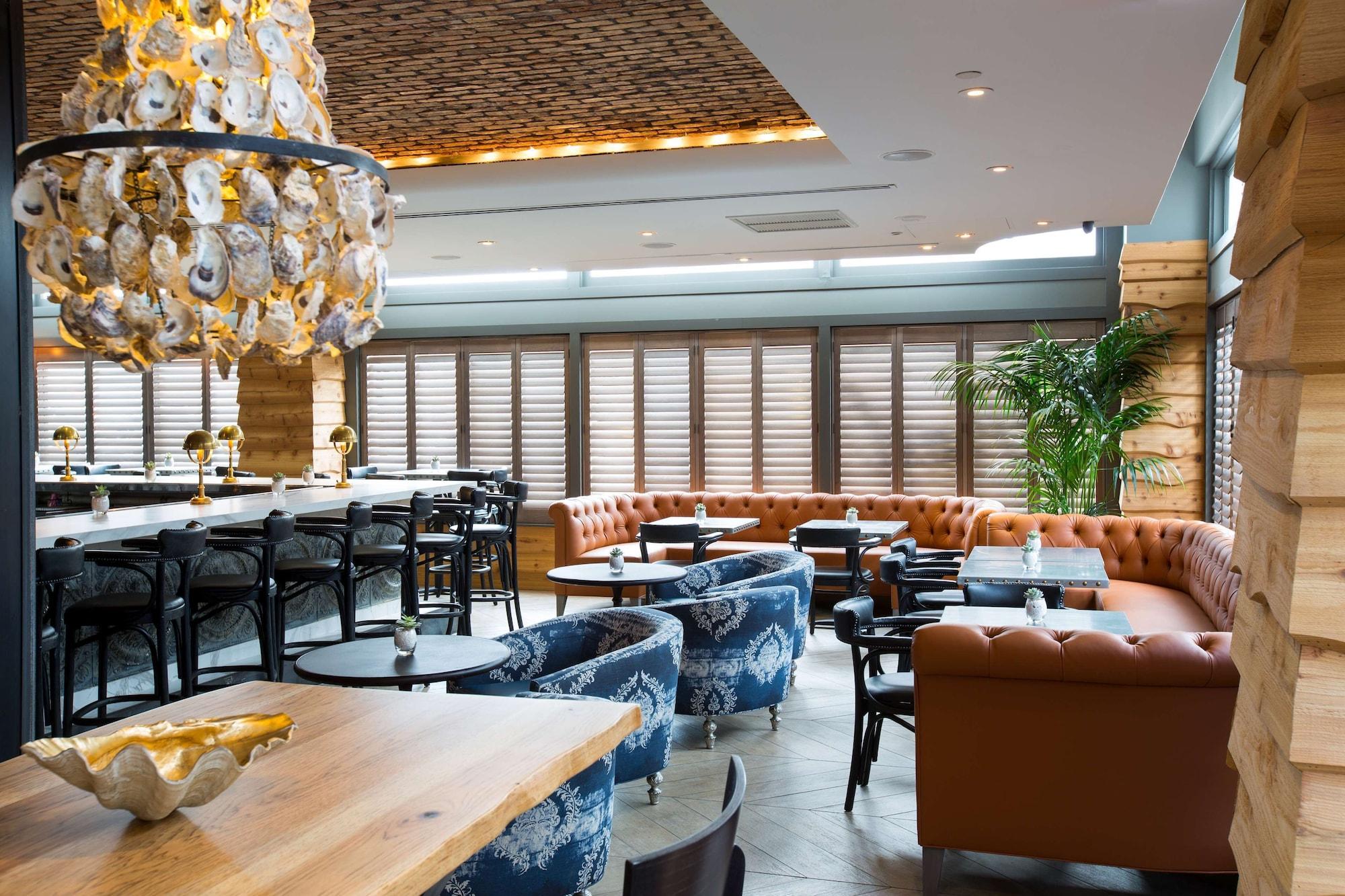 Restaurant The Sam Houston Hotel, Tapestry Collection by Hilton