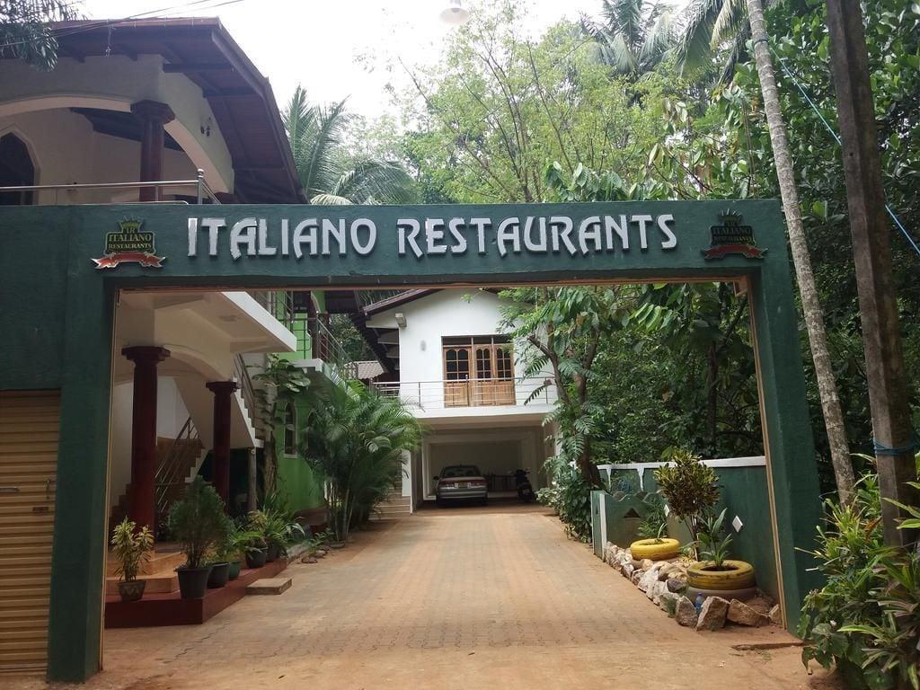 Varios Italiano Restaurans