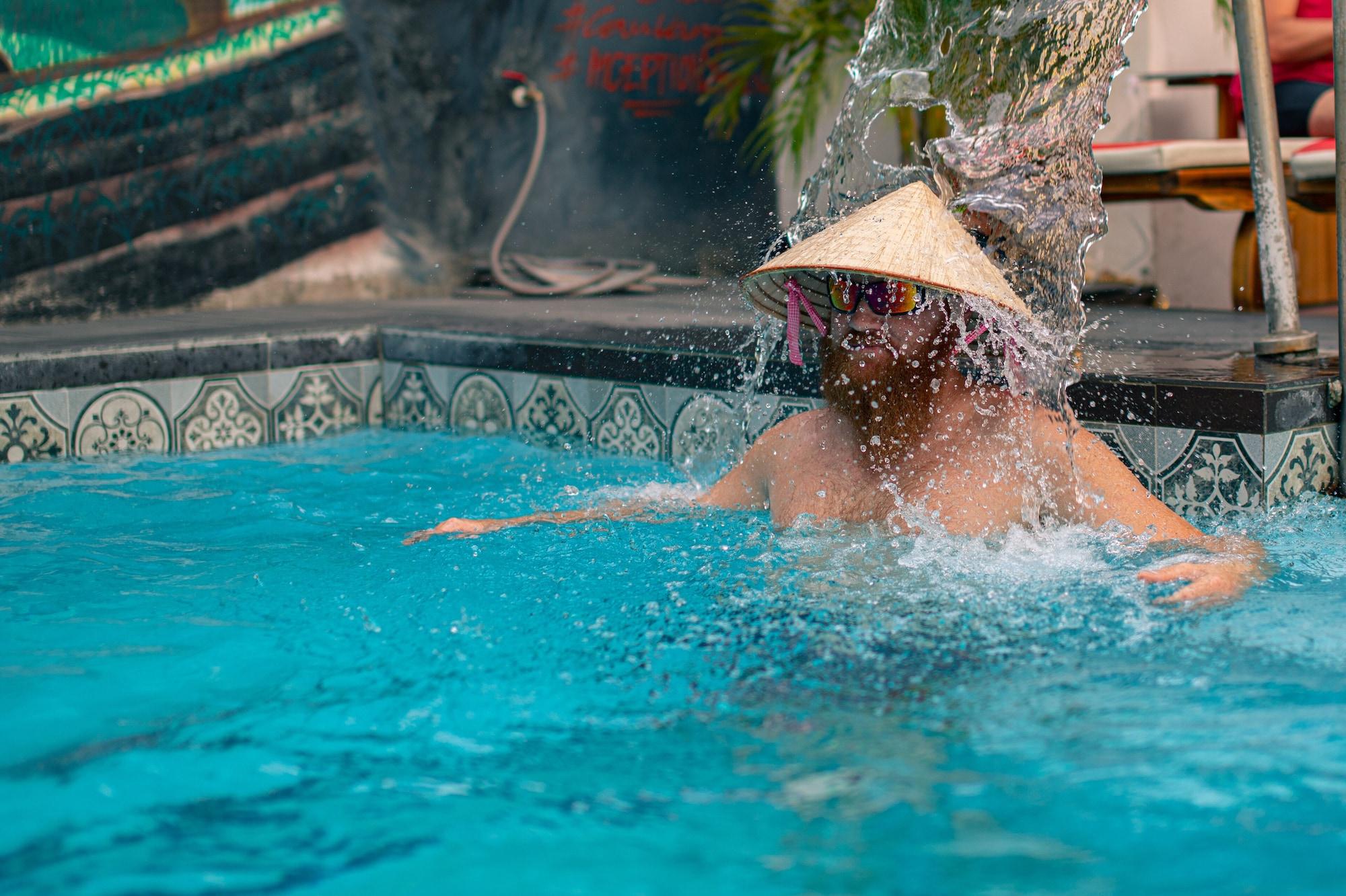 Vista Piscina 7Fridays Westlake Hostel