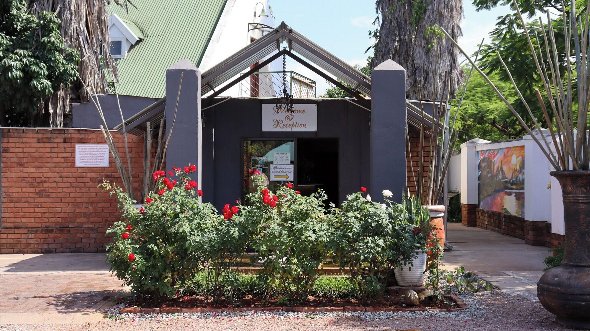 Vista Lobby Golden Lantern Guest Lodge