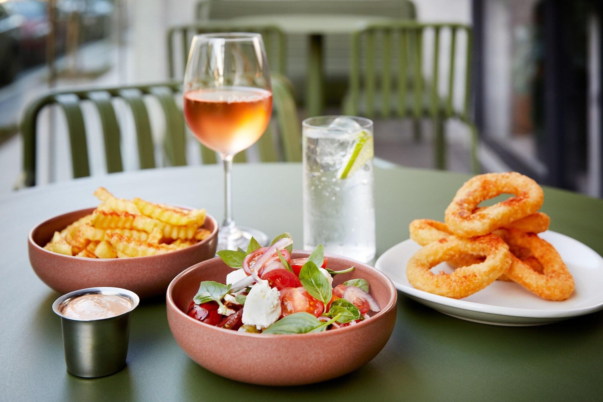 Restaurant Moxy Sydney Airport