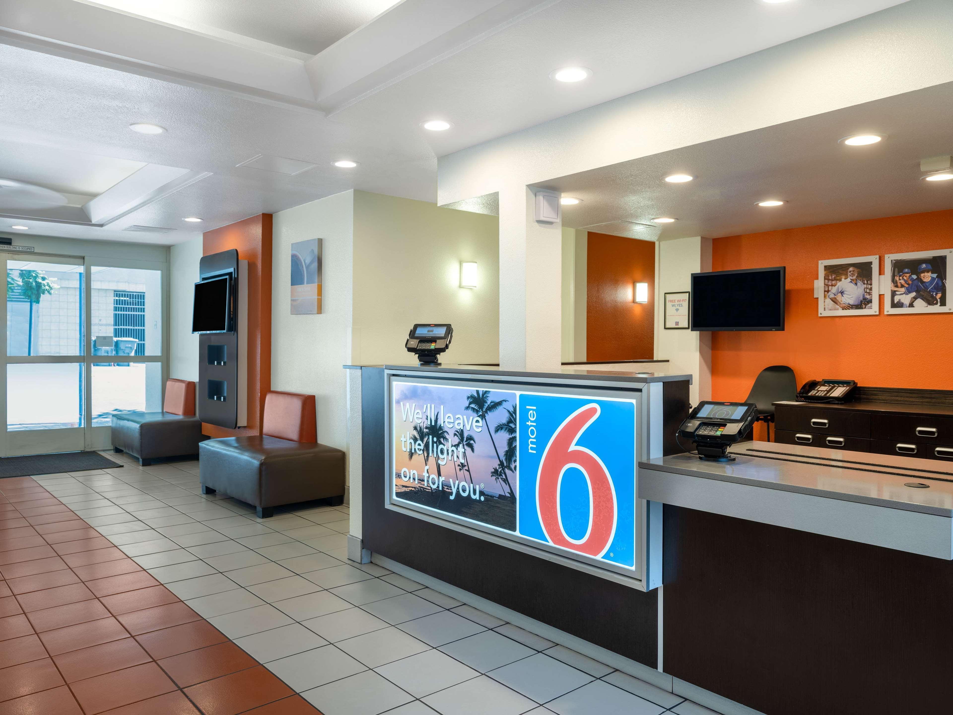 Vista Lobby Motel 6 San Diego, CA - Downtown