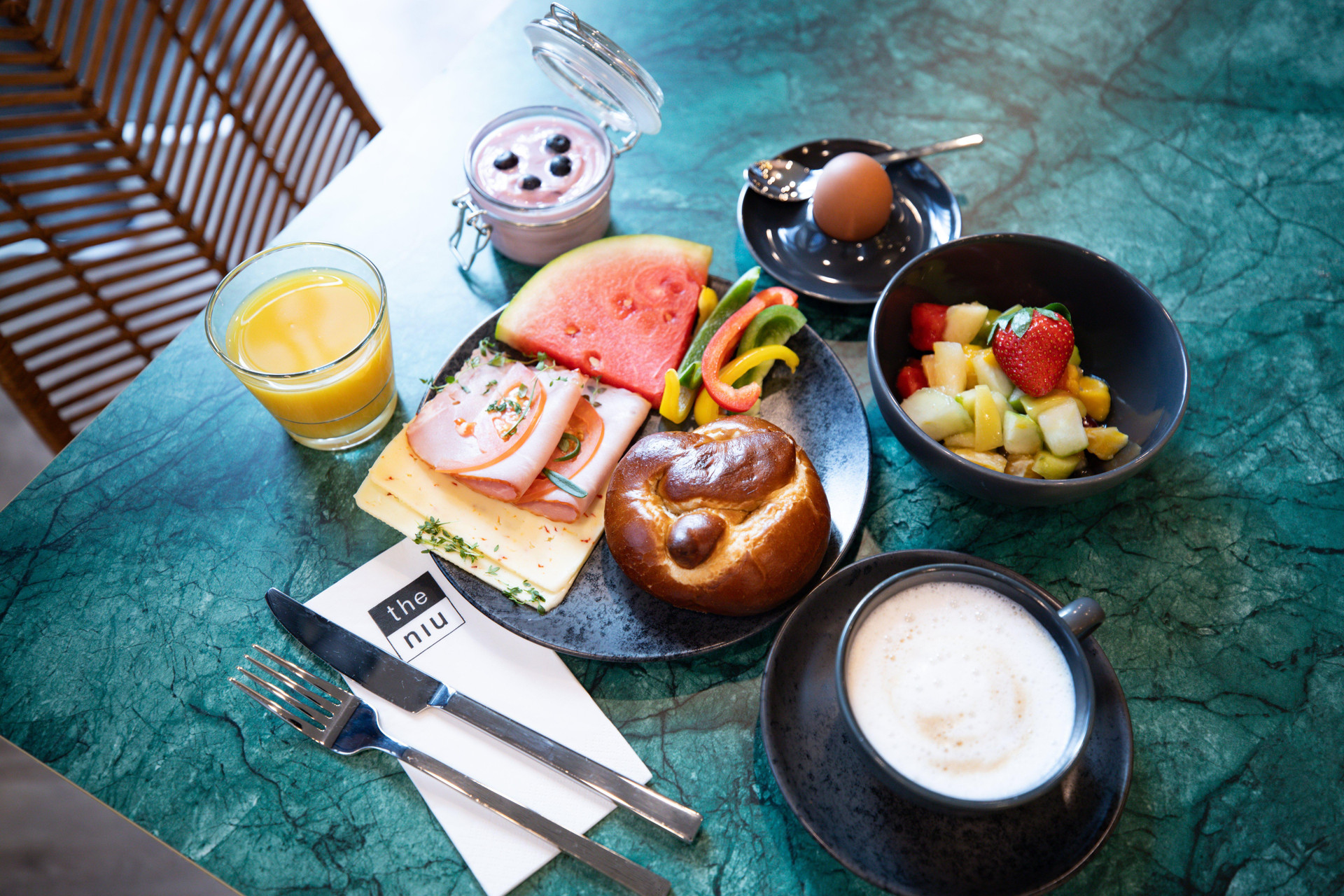 Restaurant Holiday Inn - the niu, Flower Konstanz by IHG