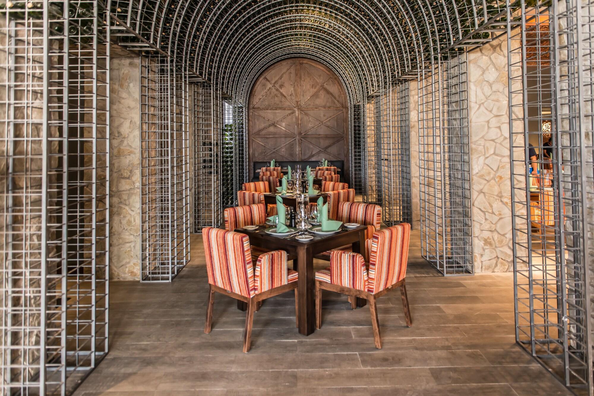 Restaurant Royalton Hideaway Riviera Cancun, An Autograph Collection All-Inclusive Resort- Adults Only