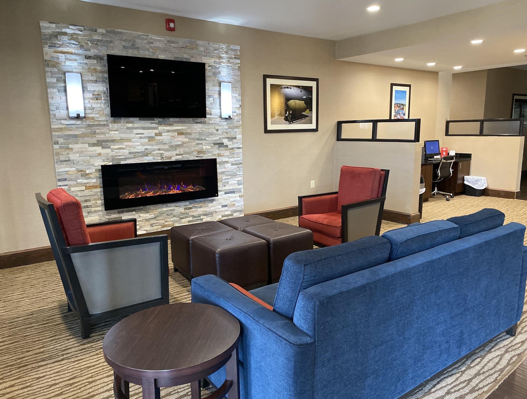 Vista Lobby Comfort Suites Byron Warner Robins