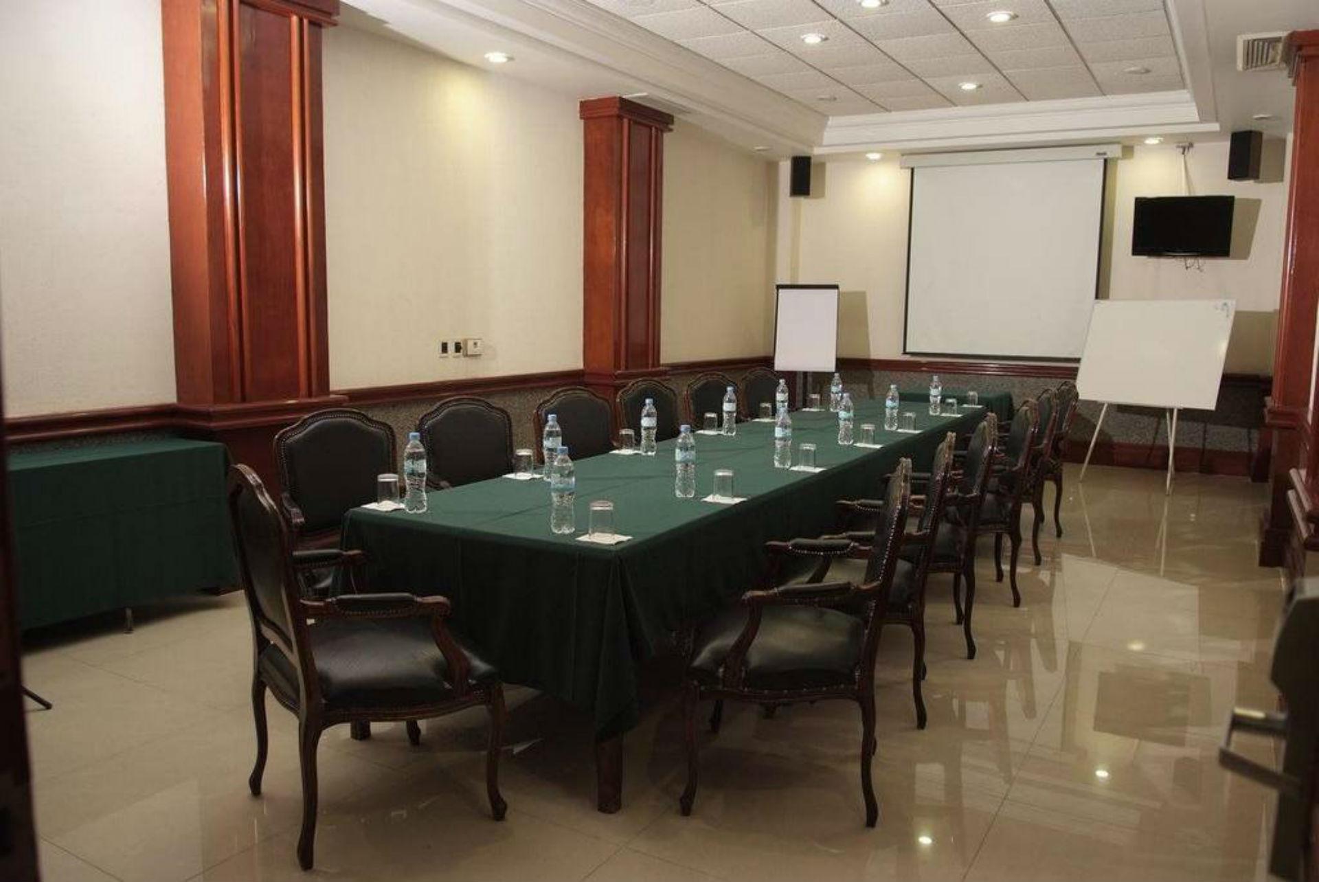 Sala de Reuniones Hotel Indigo Guadalajara Expo