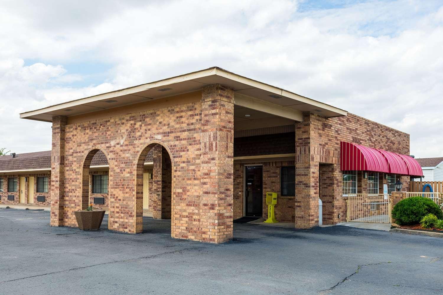 Vista Exterior Econo Lodge & Suites Forrest City Area