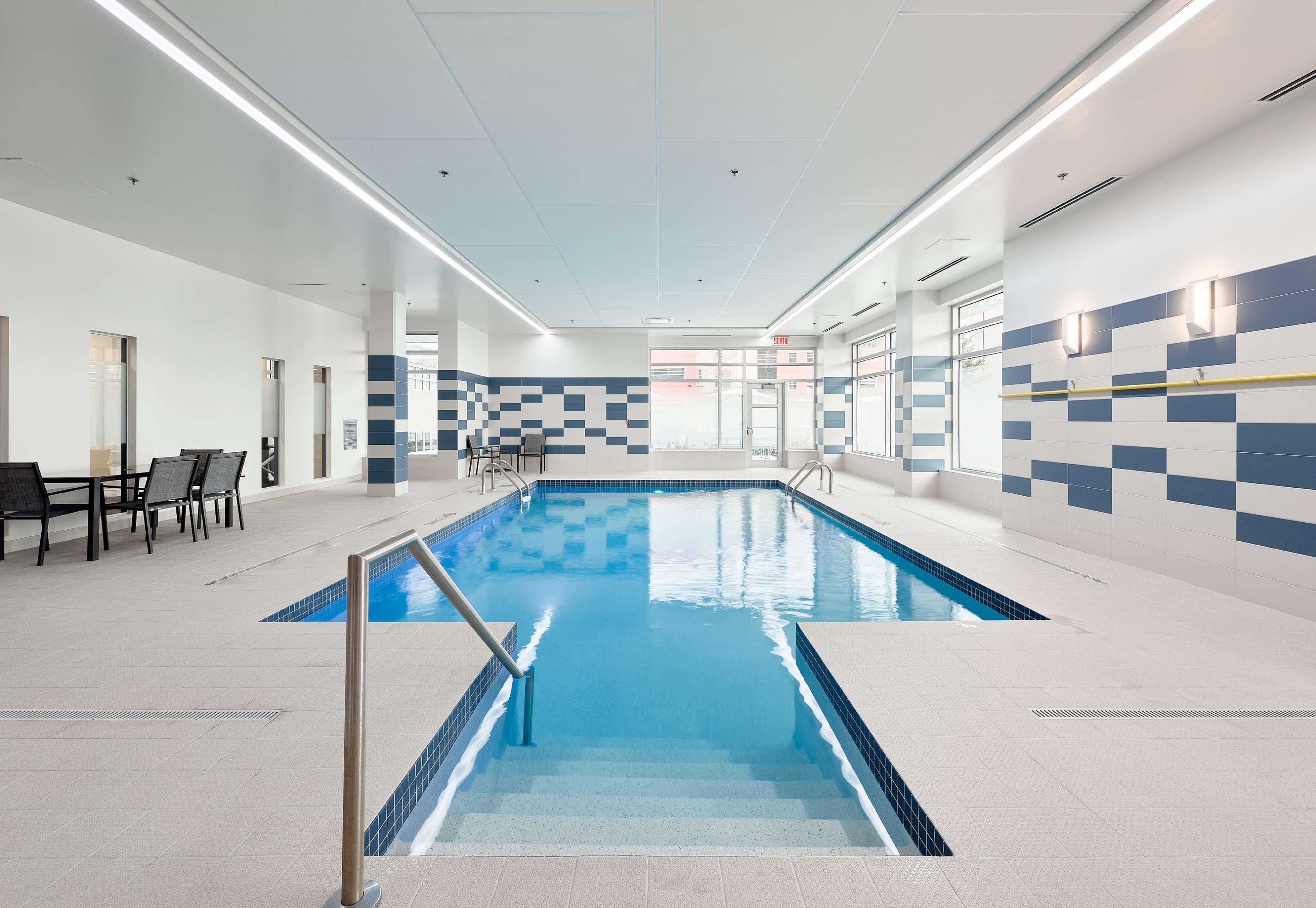 Vista Piscina Hampton Inn & Suites Quebec City/ Saint-Romuald