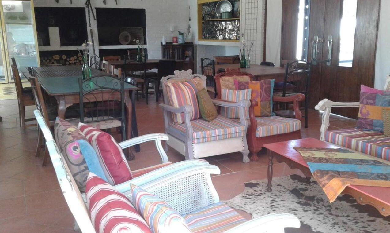 Vista Lobby Tuscana Villa Guesthouse