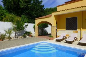 Alquiler Vacacional - Beautiful Seaside Villa with pool & garden. 25 Mins From Airport. Free Wifi