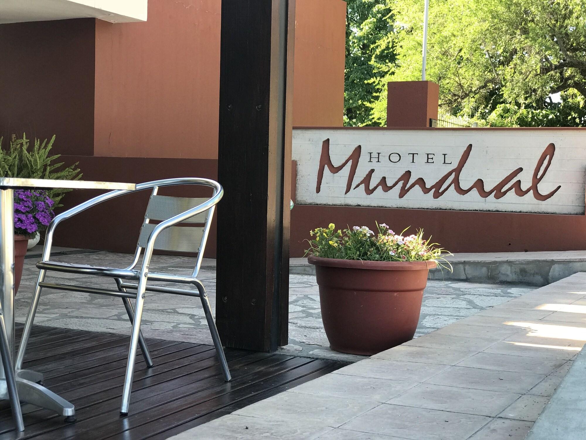 Vista Exterior Hotel Mundial