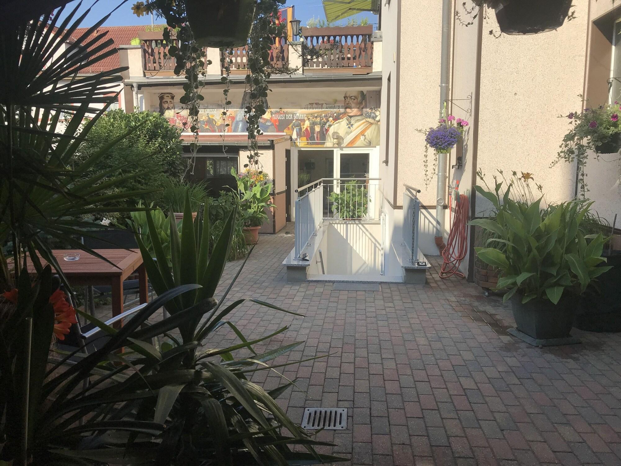 Varios Pension Borna