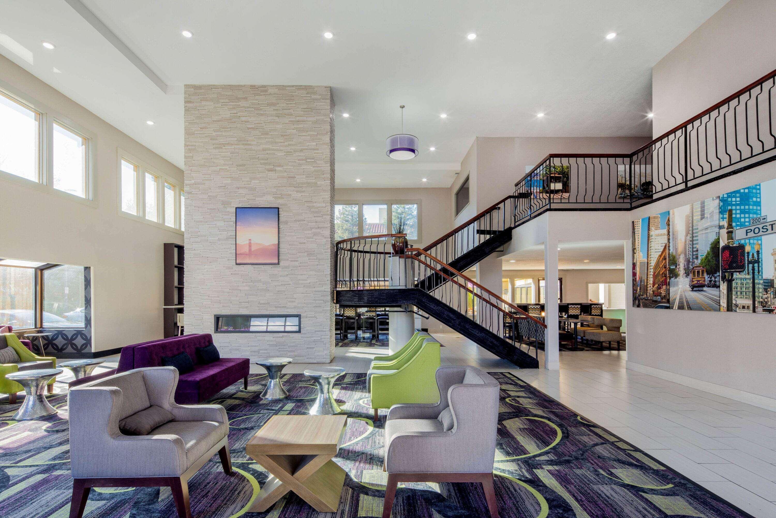 Vista Lobby La Quinta Inn & Suites Hayward-Oakland Airport