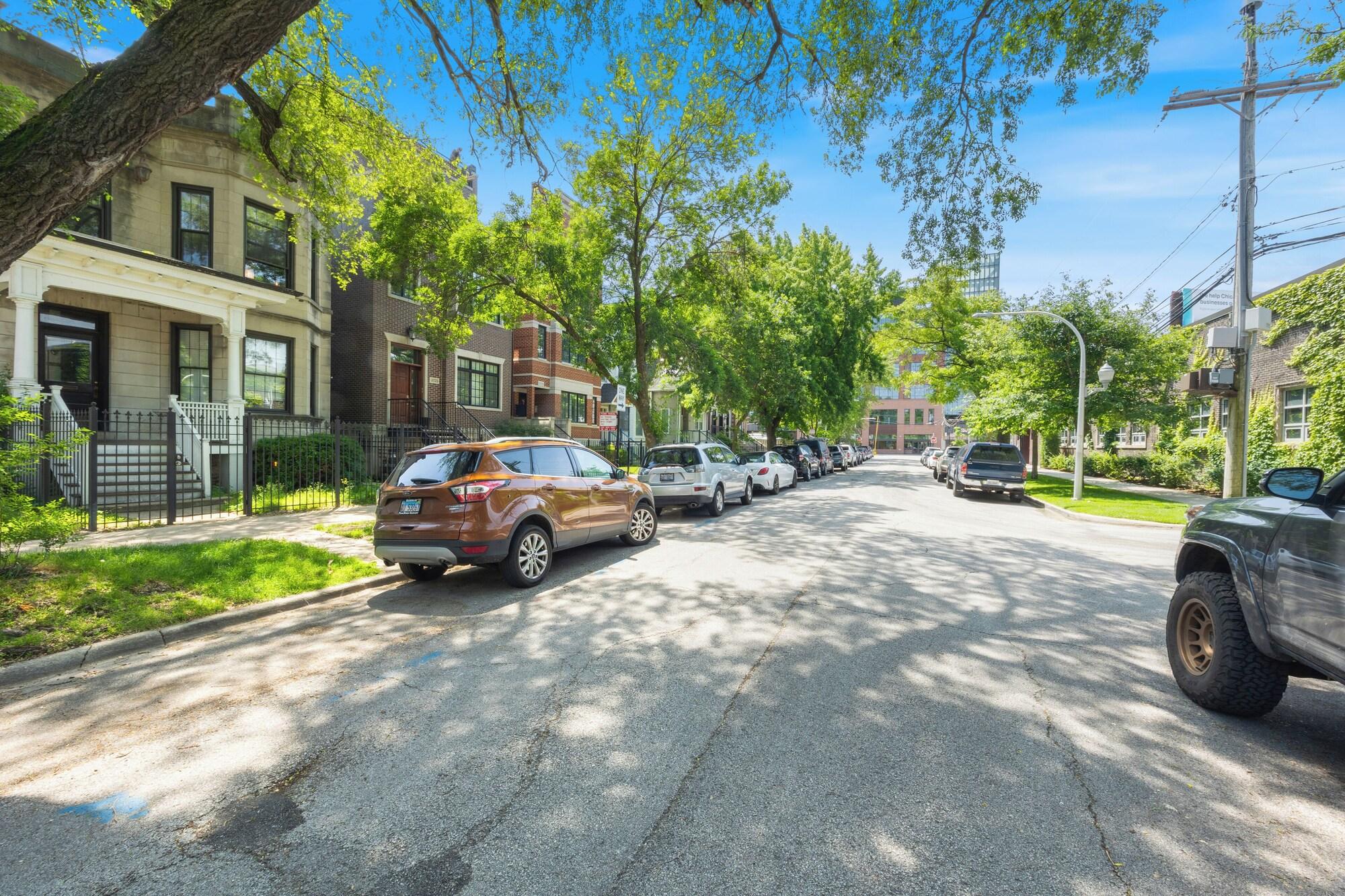 Vista Exterior Wrigleyville Suites