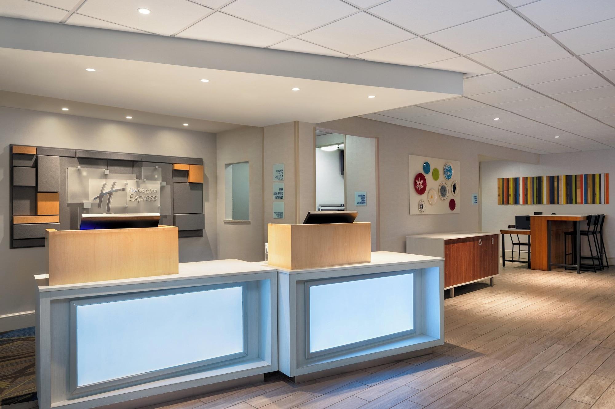 Vista Lobby Holiday Inn Express Tallahassee - I-10 E by IHG