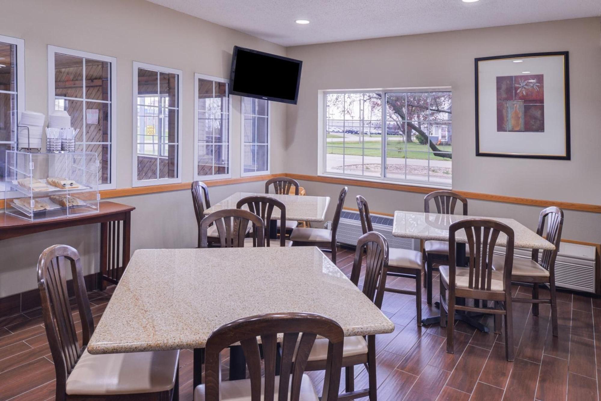 Restaurant Regency Inn Geneseo IL I-80