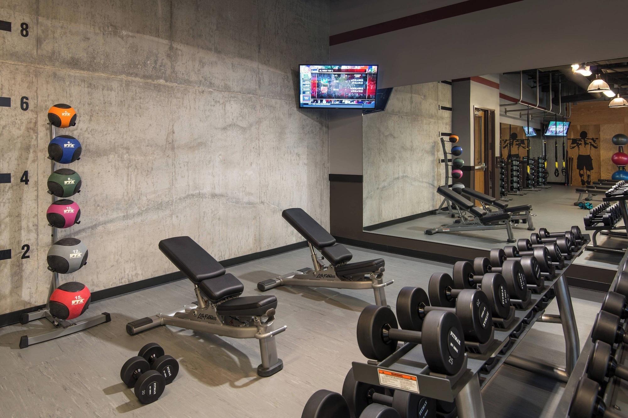 Gimnasio Courtyard Irvine Spectrum