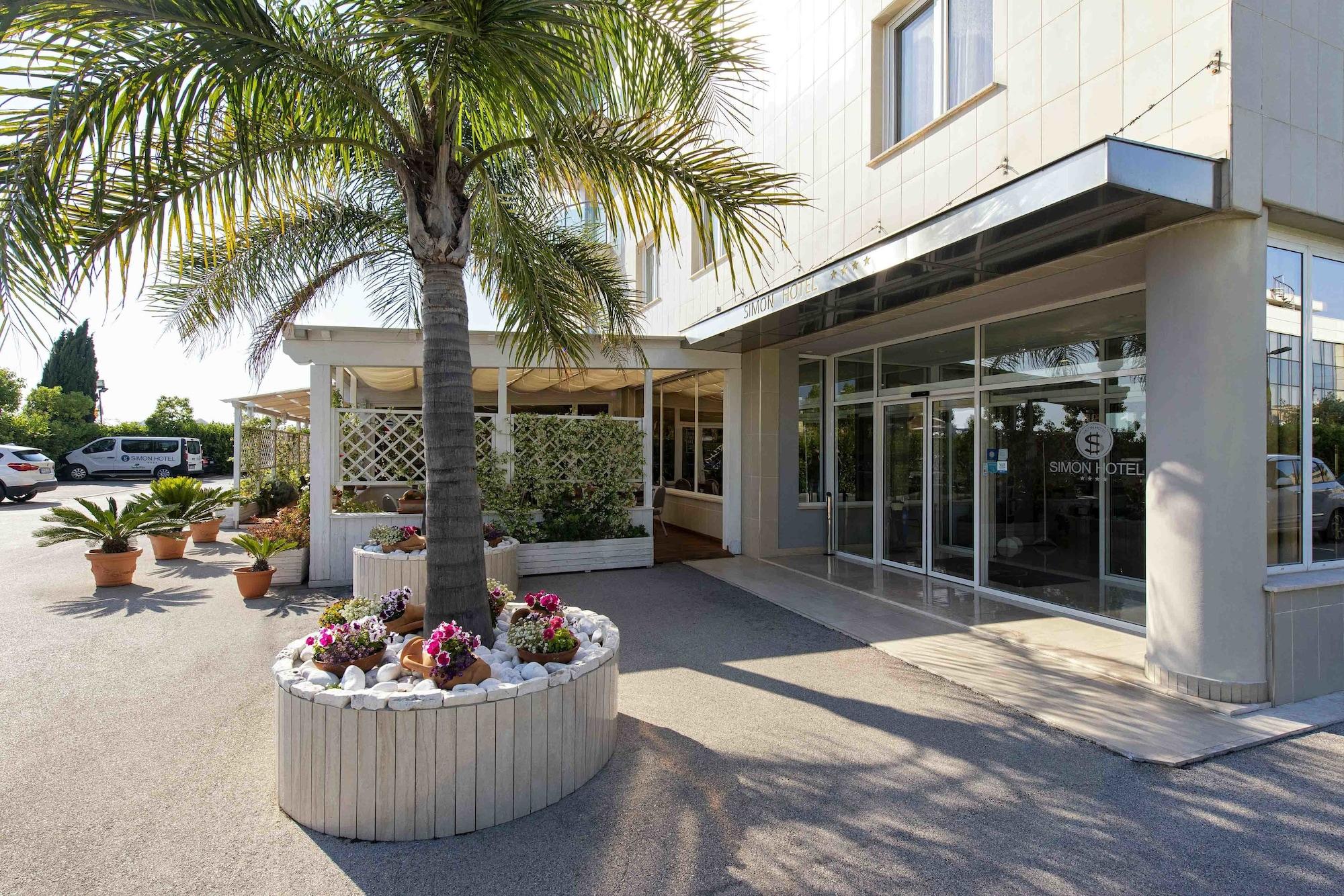 Vista Exterior Simon Hotel