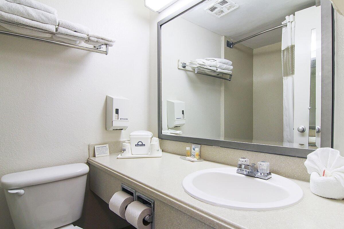 Equipamiento de Habitación Days Inn by Wyndham Market Center Dallas Love Field