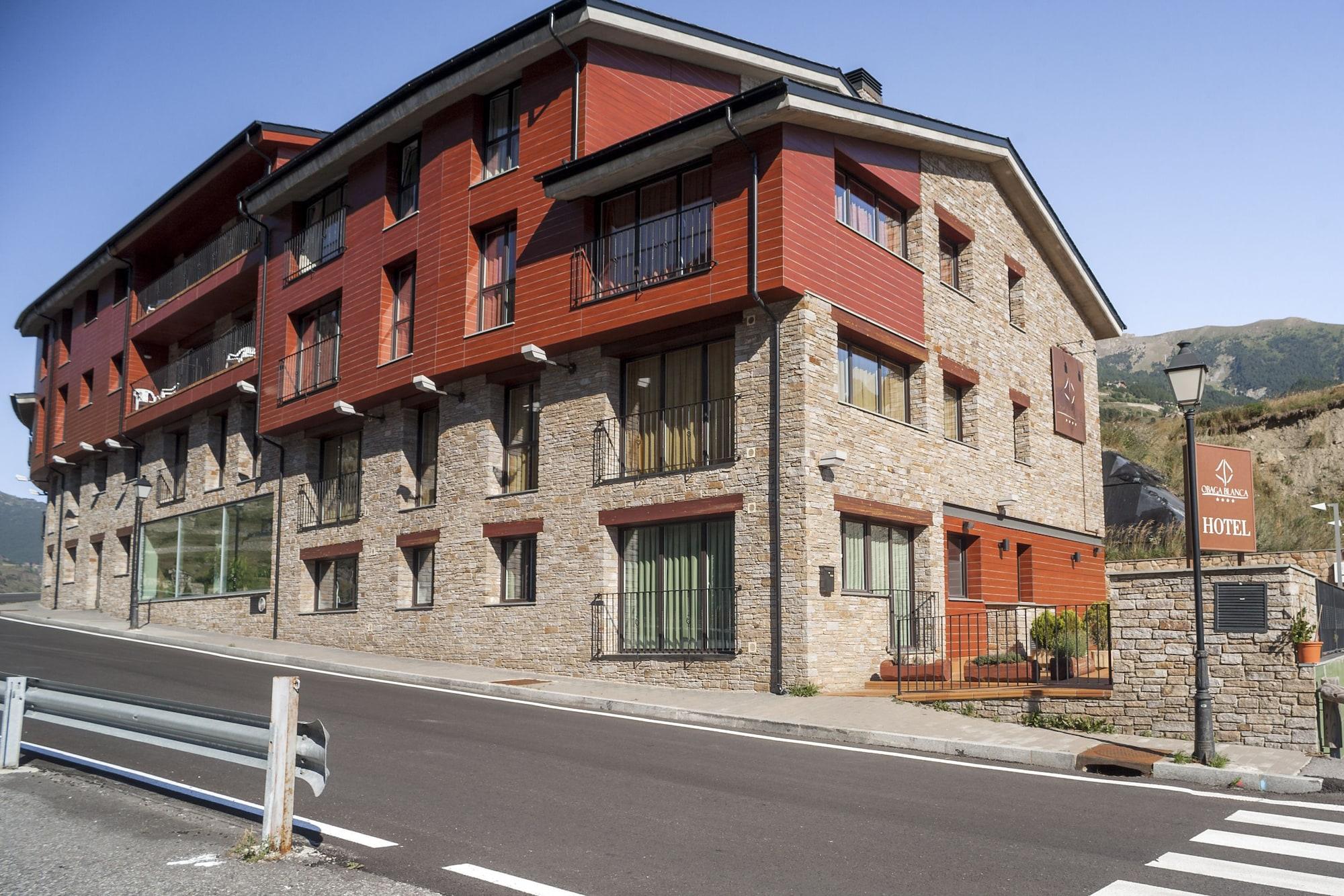 Vista Exterior Hotel Obaga Blanca