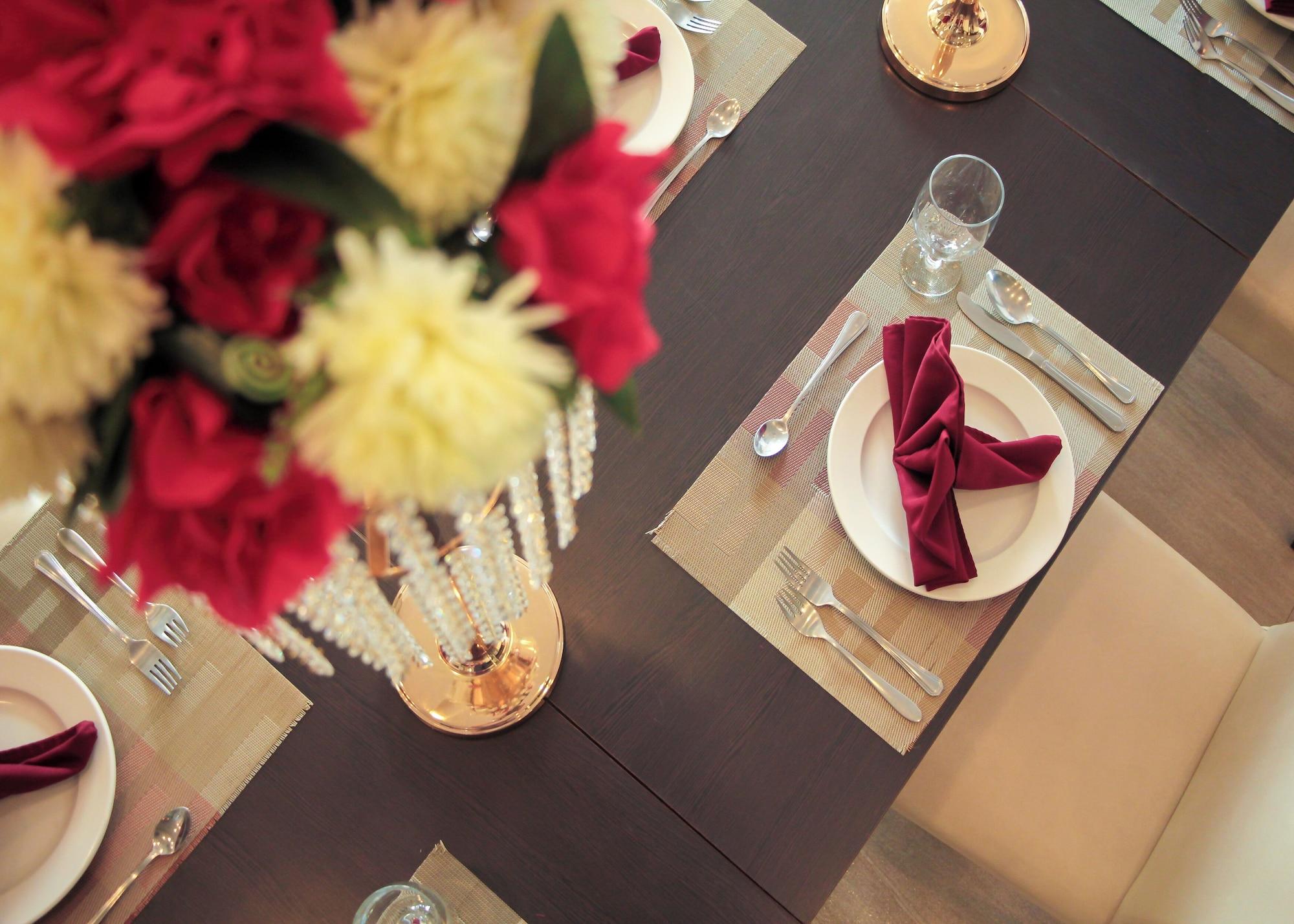 Restaurant Casablanca Suites Near Airport