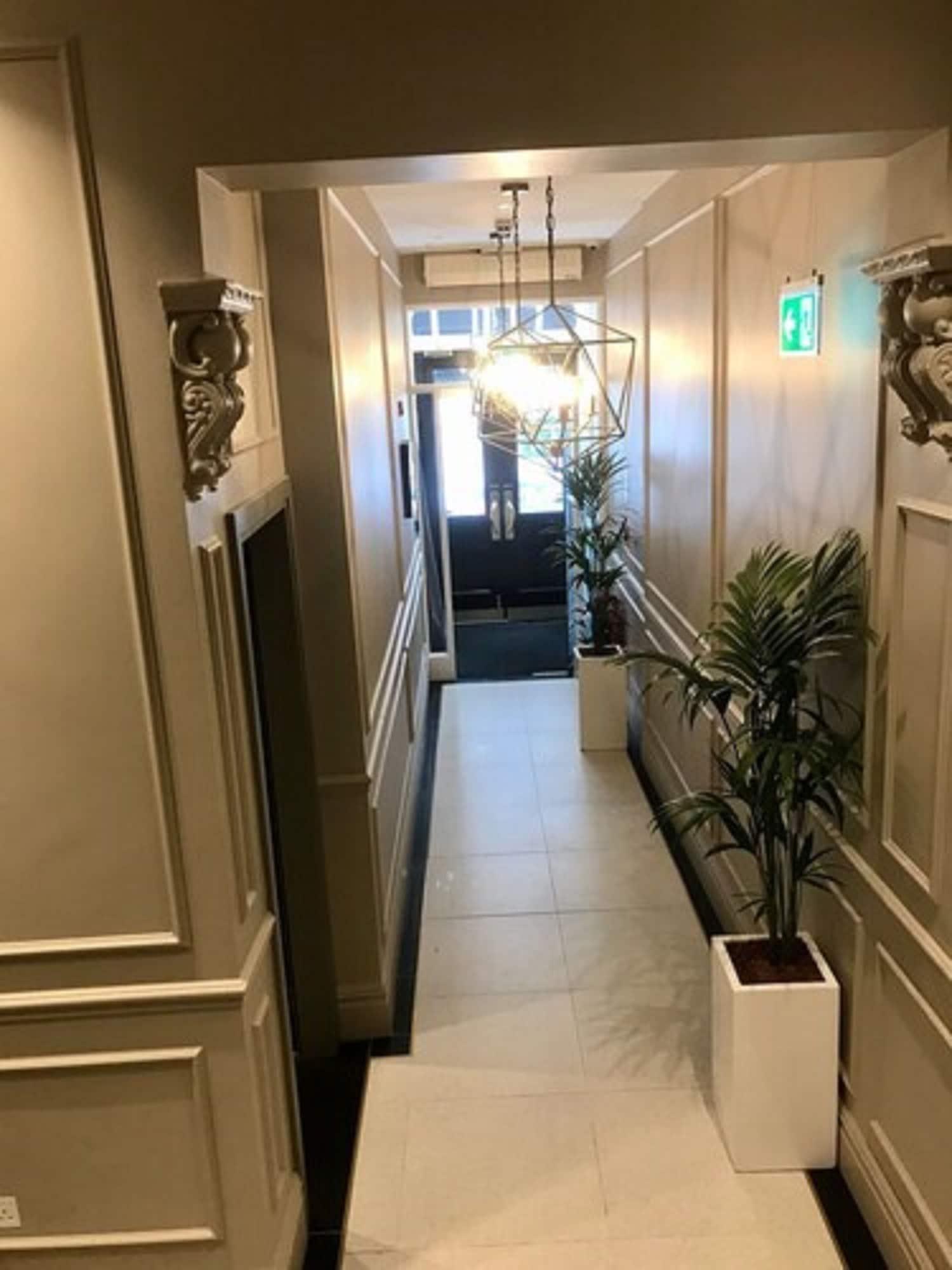 Vista Lobby Oxford Hotel Earl's Court