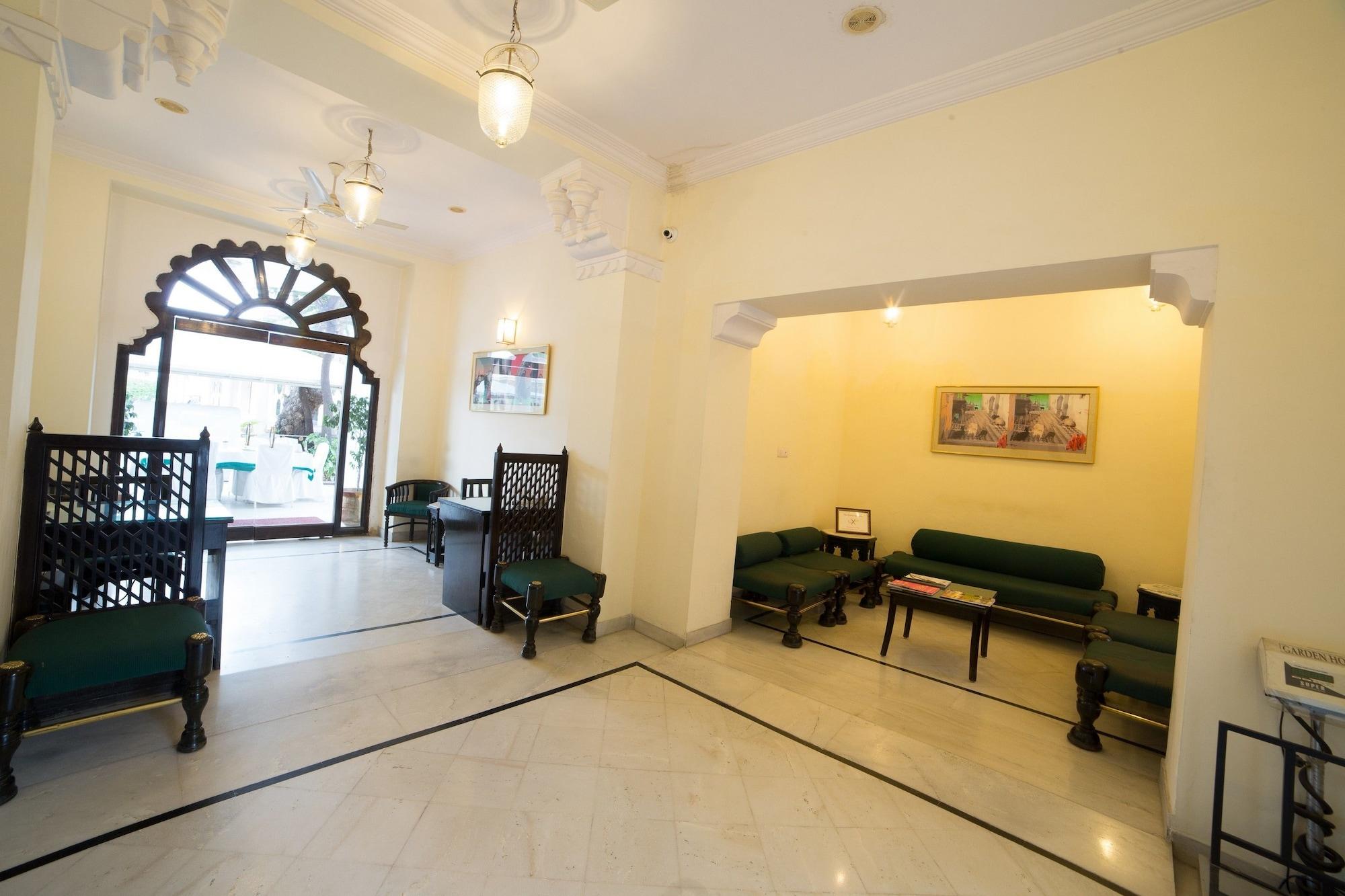 Vista Lobby Garden Hotel