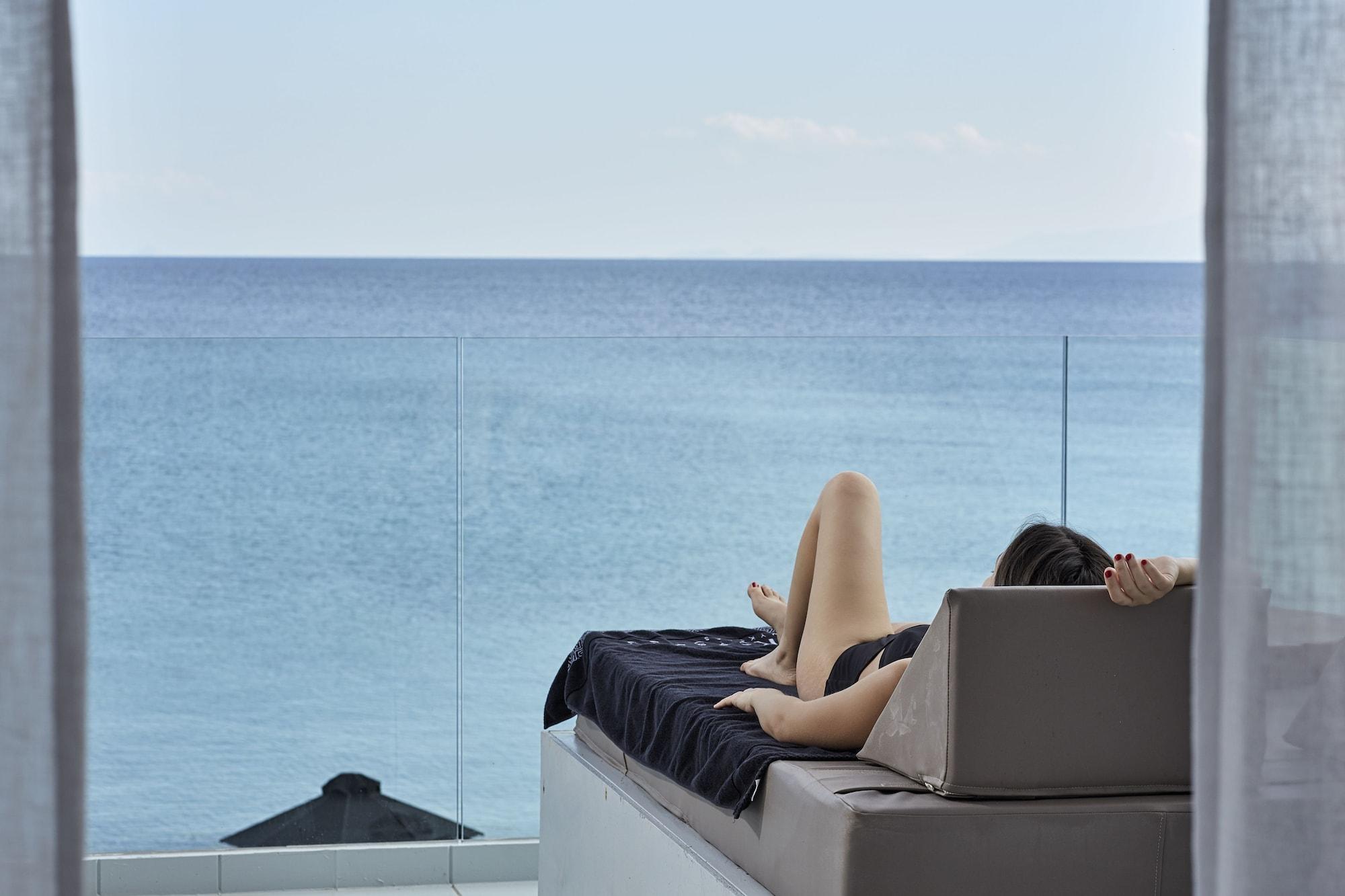 Playa Kosmoplaz Beach Hotel
