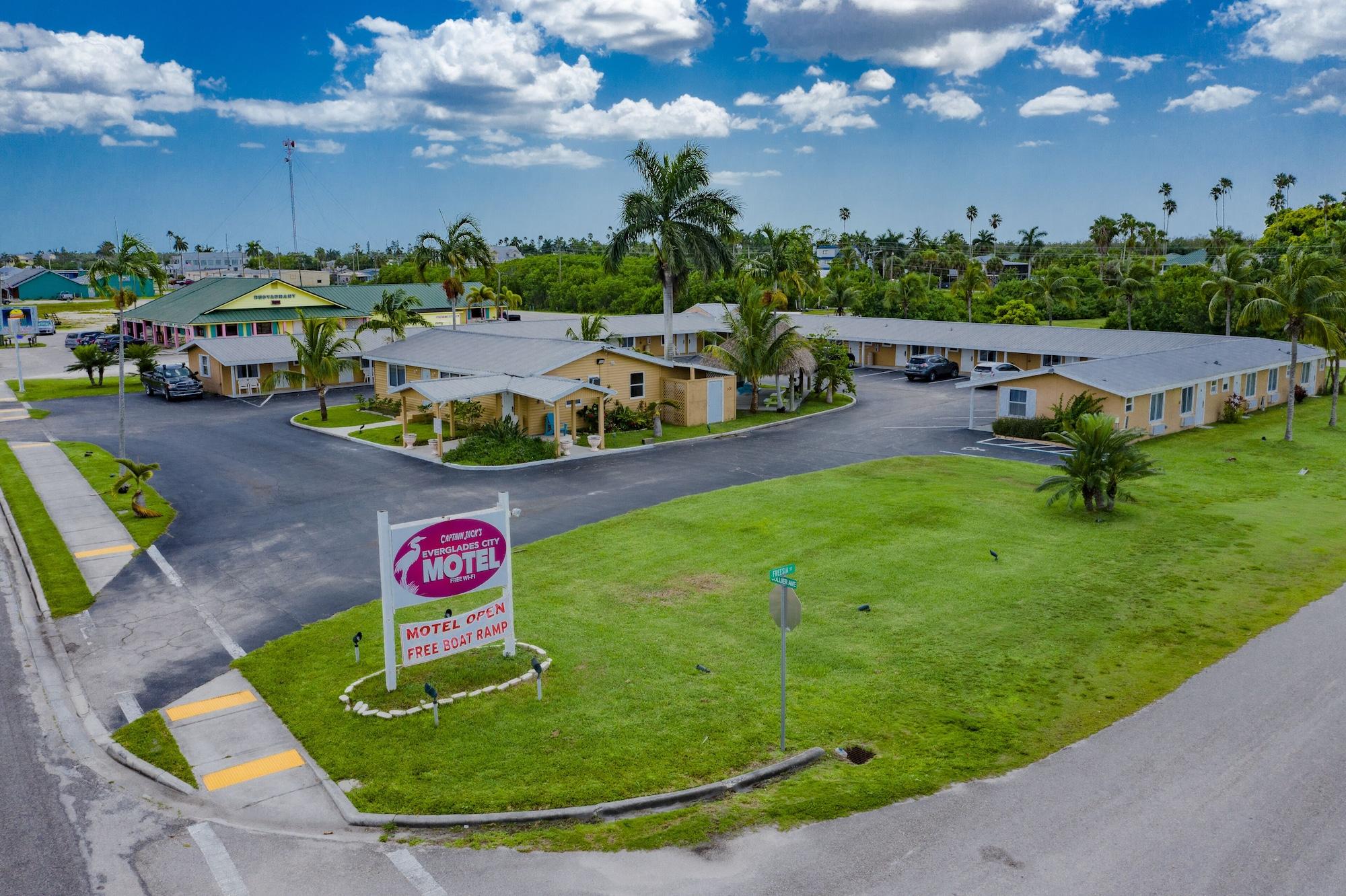 Varios Everglades City Motel