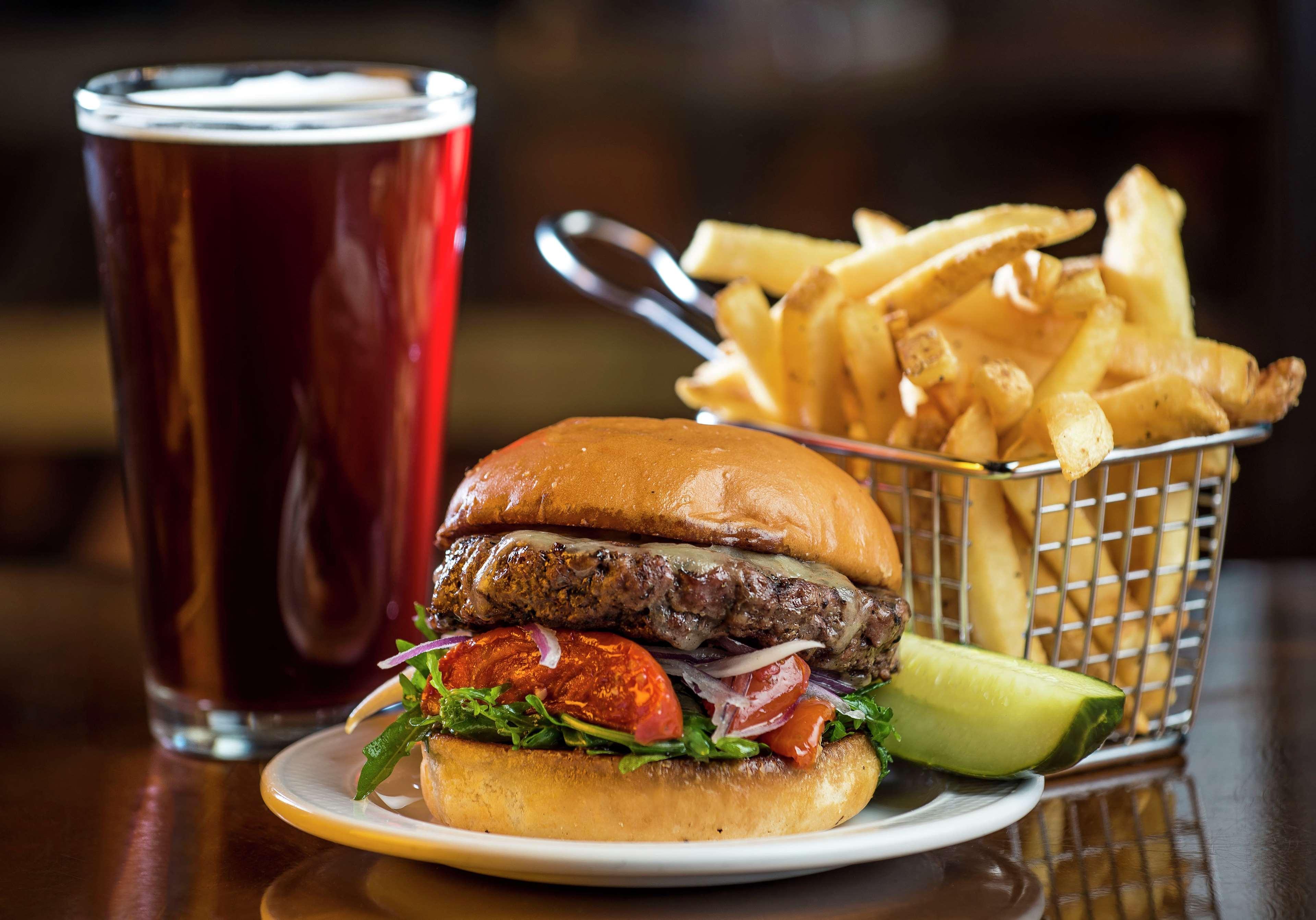 Restaurant DoubleTree Suites by Hilton Hotel Detroit Downtown - Fort Shelby