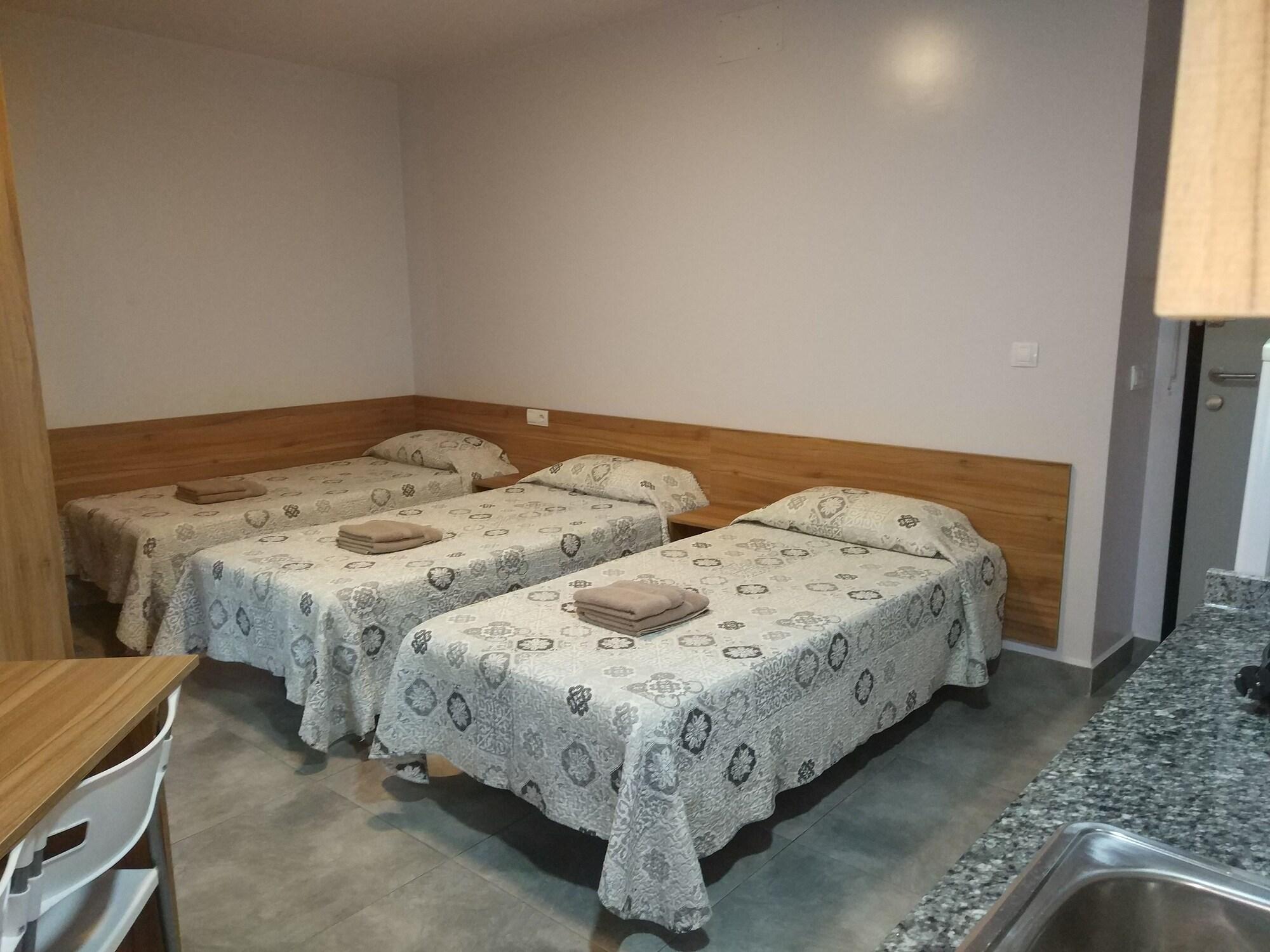 Varios Hostal Usera